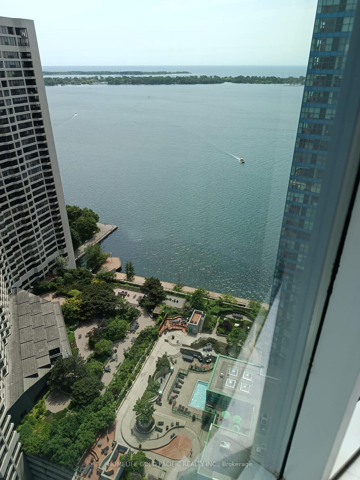 2 Bedrooms Condo at 77 Harbour, Toronto For sale