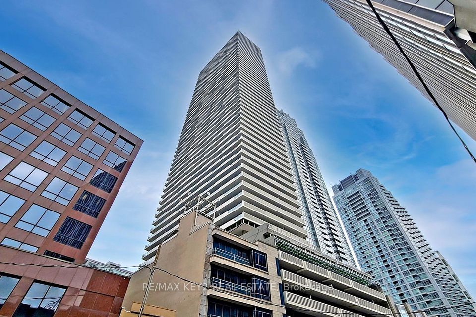 2221 Yonge