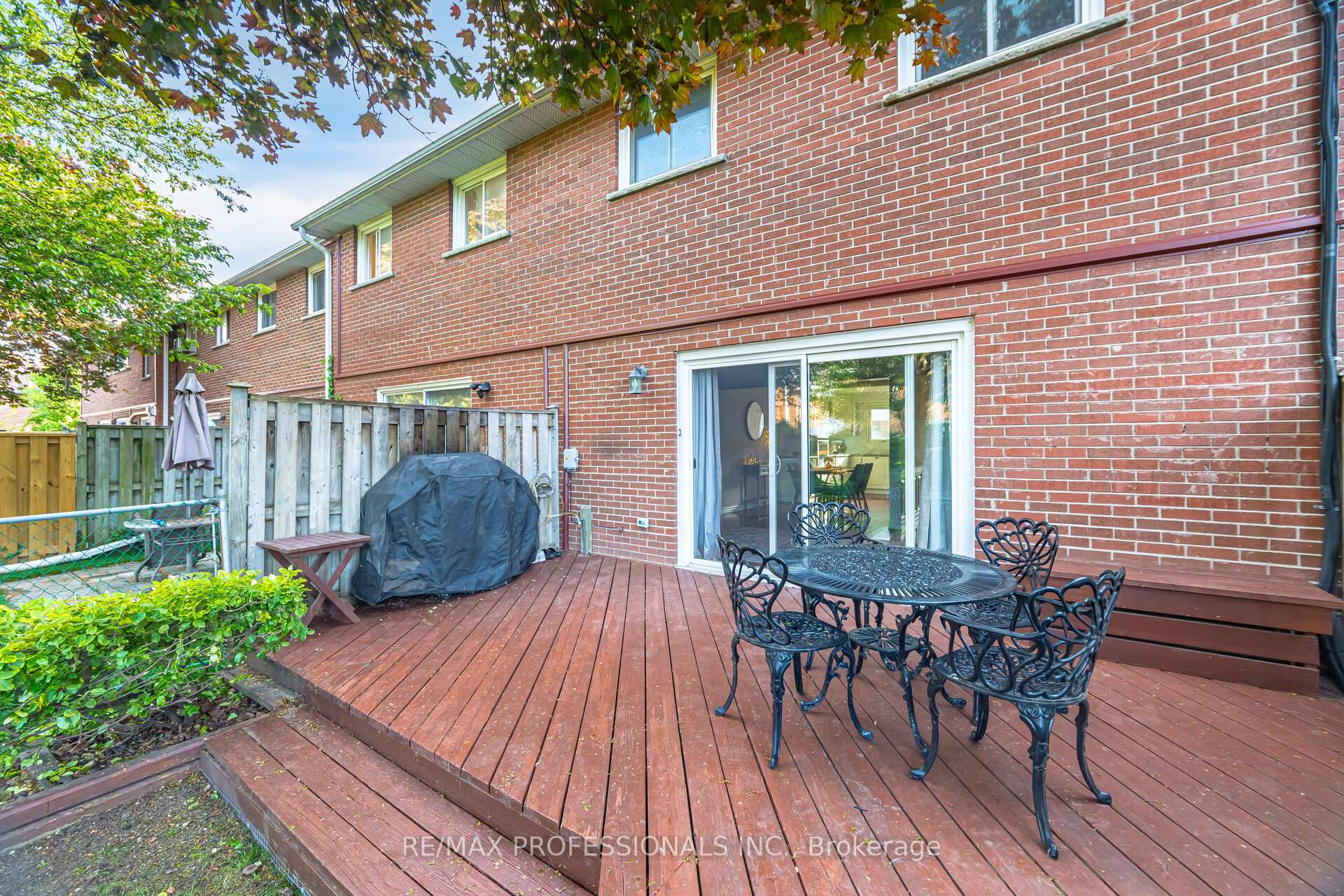 3 Bedrooms Condo at 582 Renforth, Toronto For sale