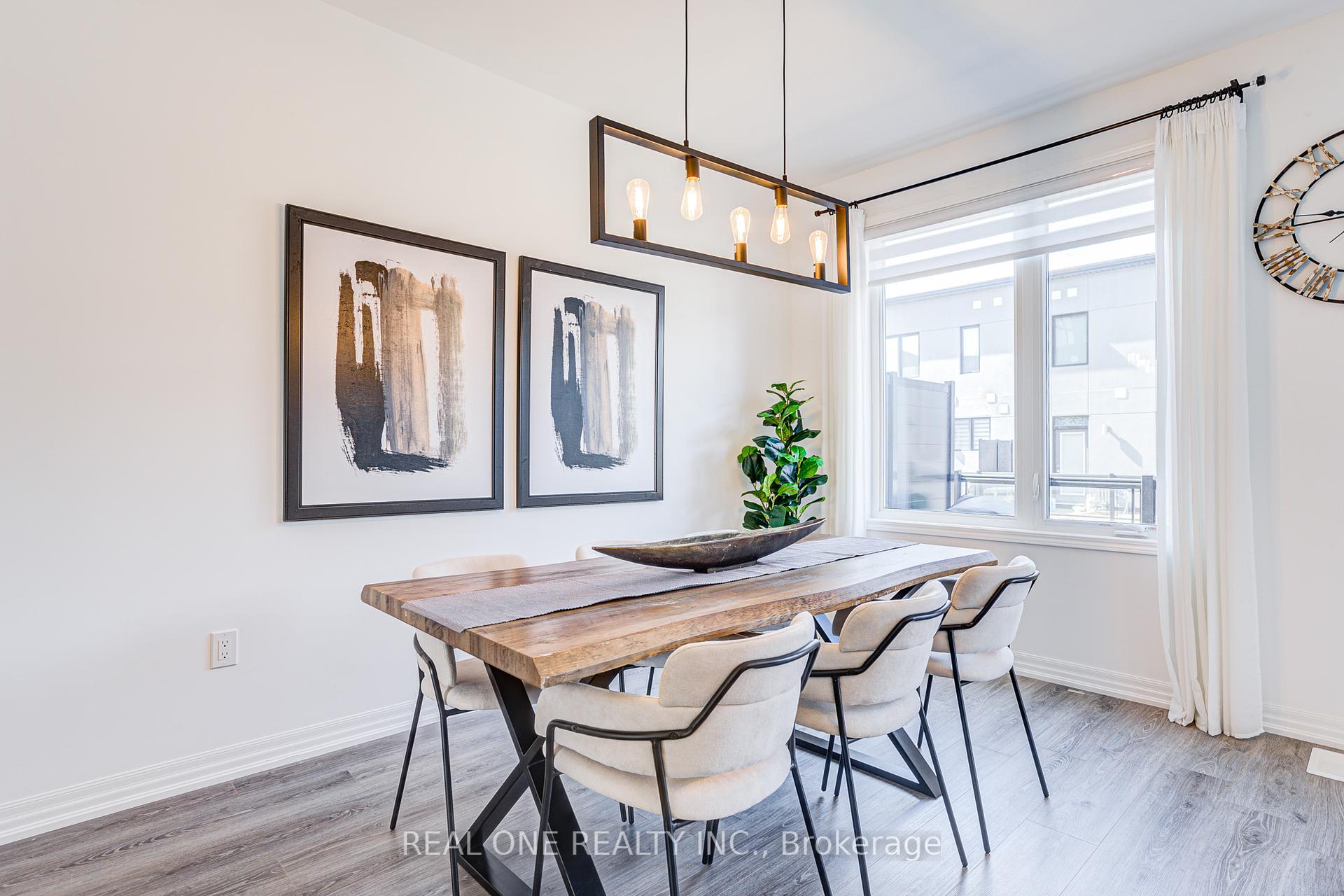 4 Bedrooms Condo at 91 Grovewood Common, Oakville For sale