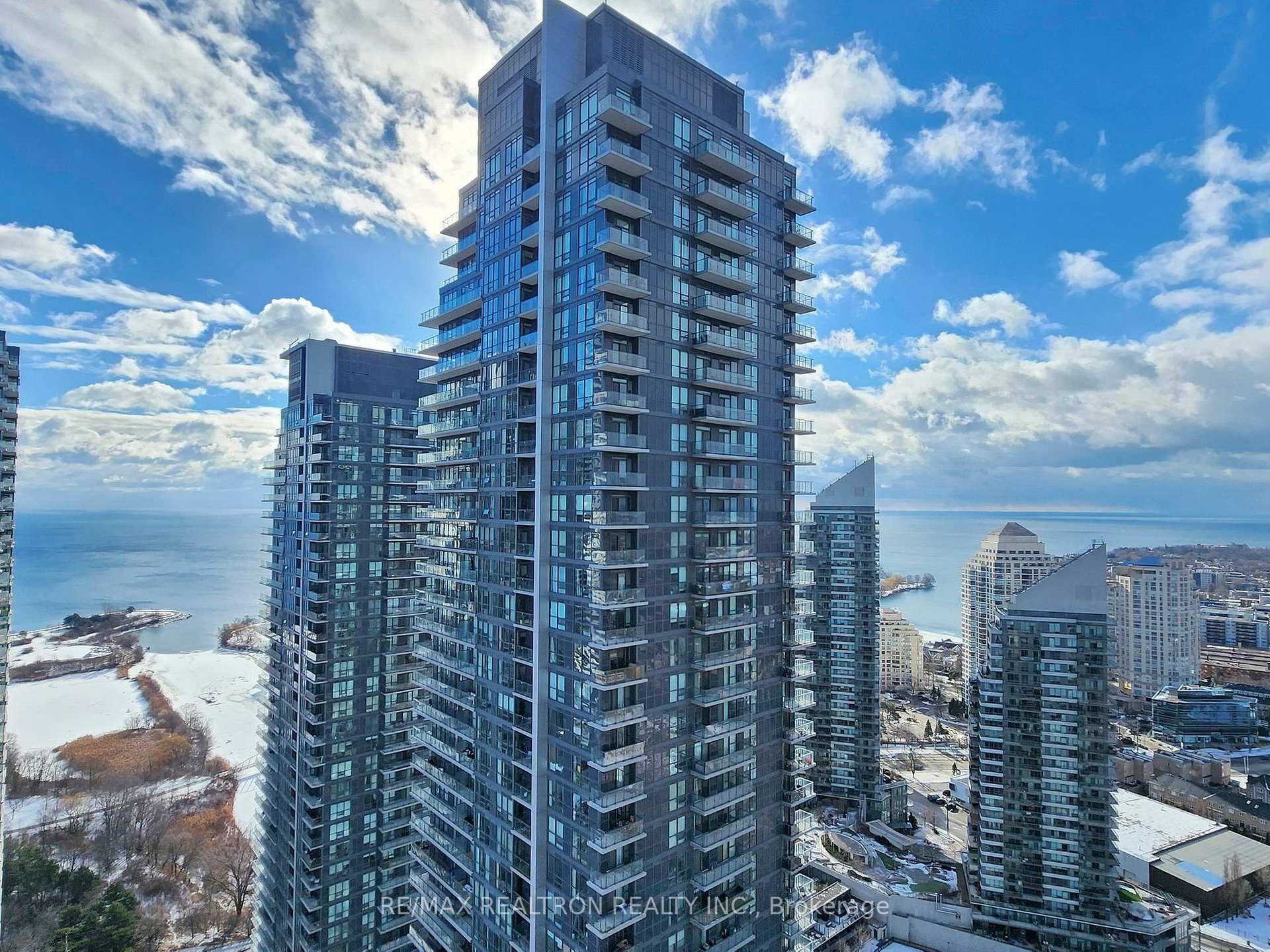 3 Bedrooms Condo at 10 Park Lawn, Toronto For sale