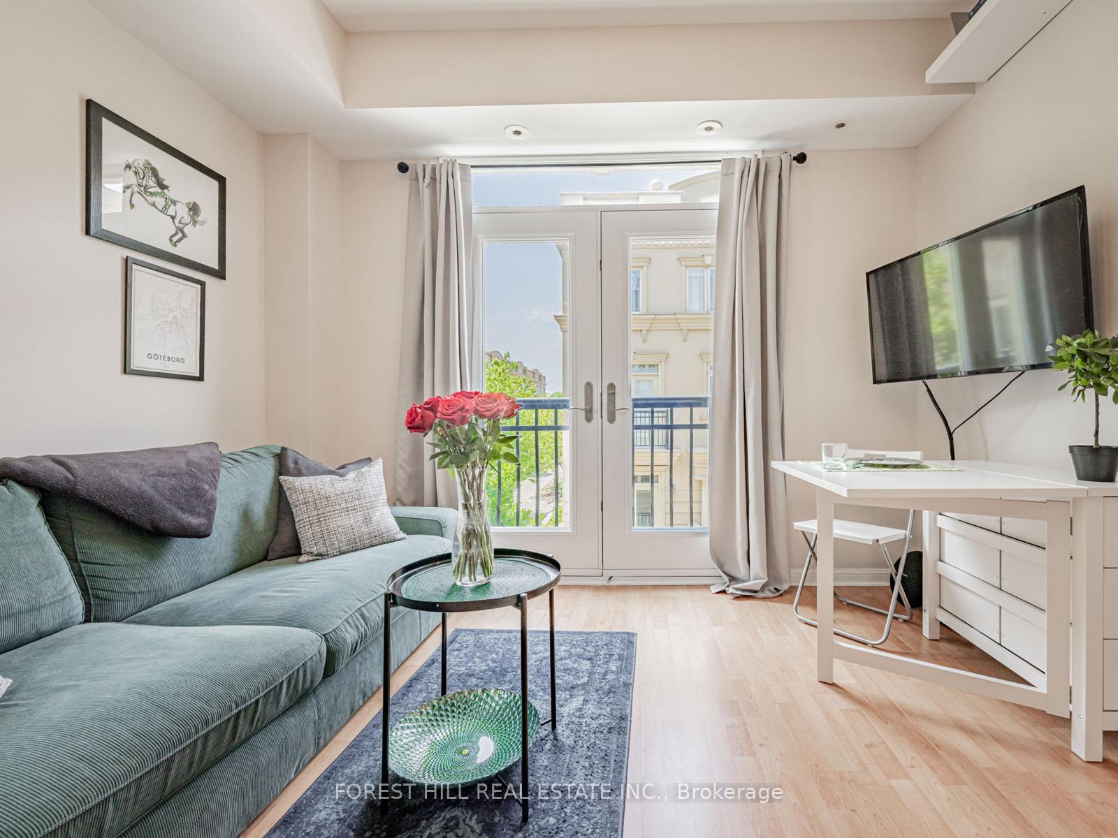 2 Bedrooms Condo at 68 Carr, Toronto For sale