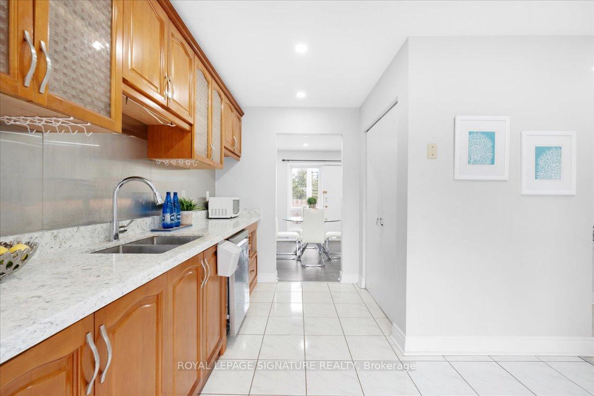 3 Bedrooms Condo at 2 Liszt,  Toronto For sale