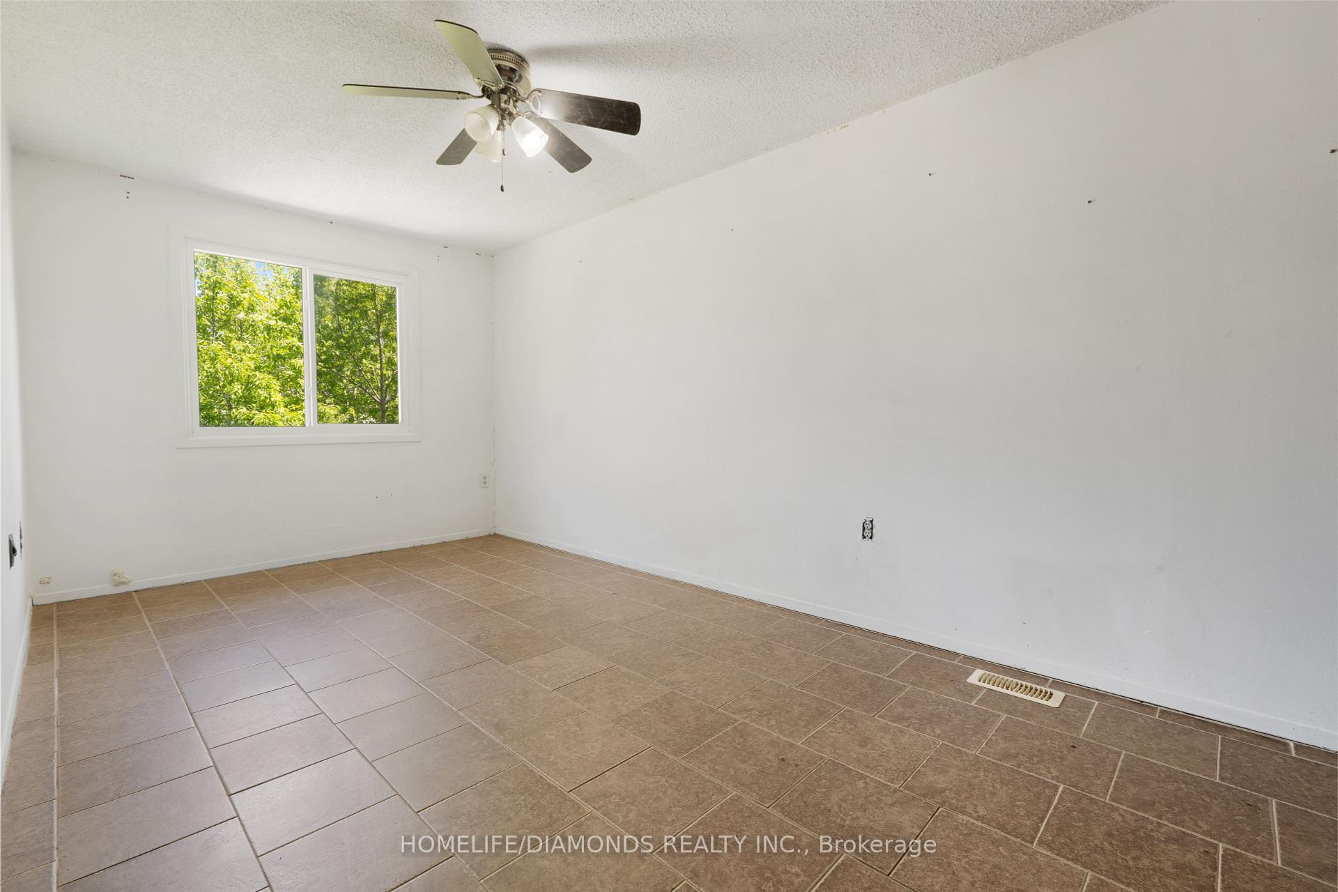3 Bedrooms Condo at 262 KENORA, Hamilton For sale