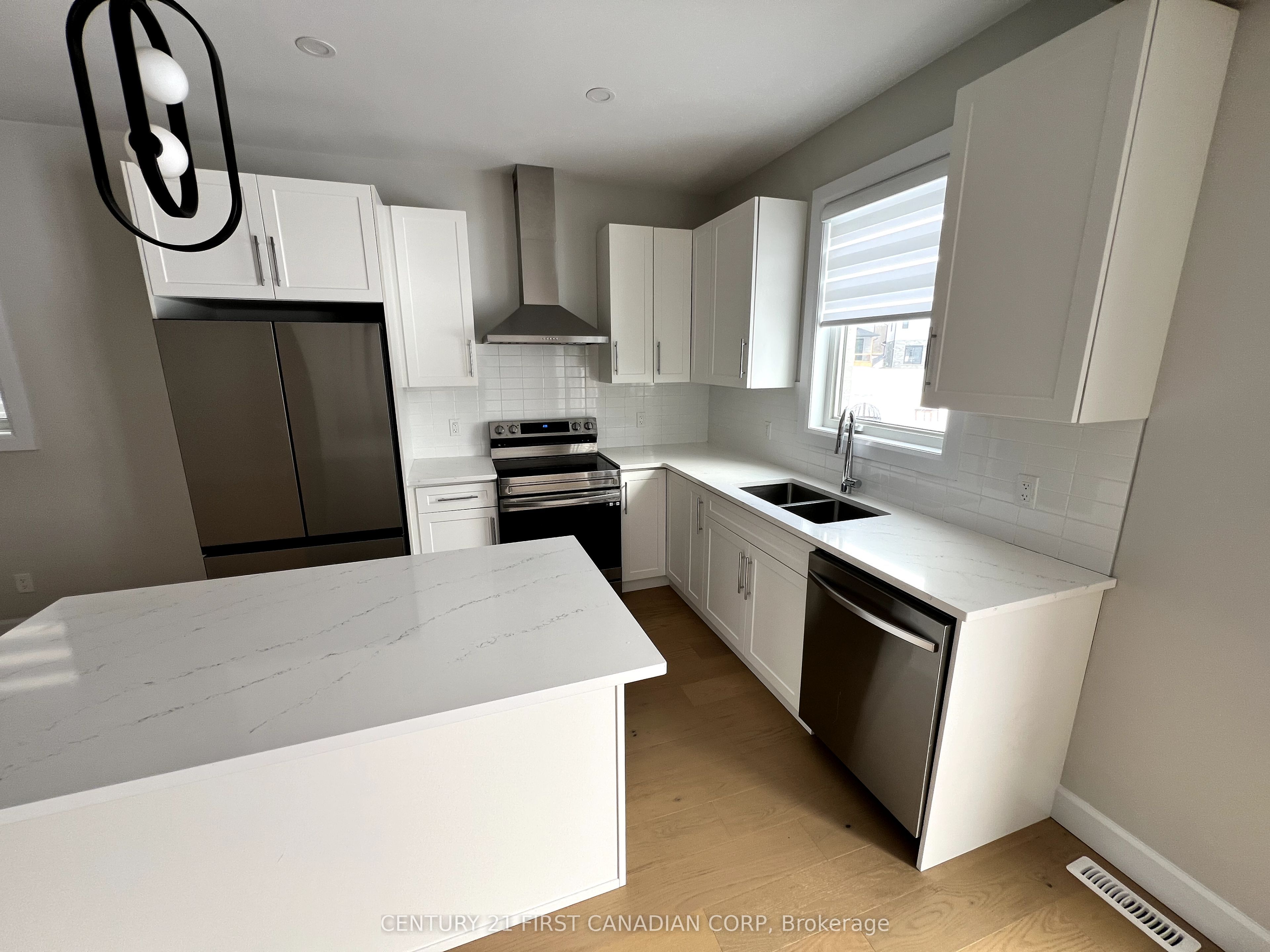 6453 Royal Magnolia Avenue, London South, ON N6P 0K2