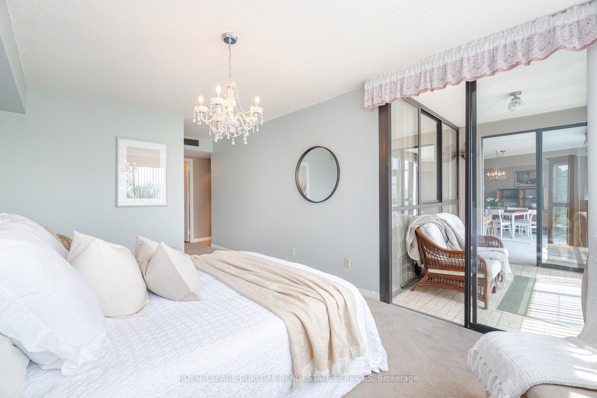 2 Bedrooms Condo at 1230 Marlborough, Oakville For sale