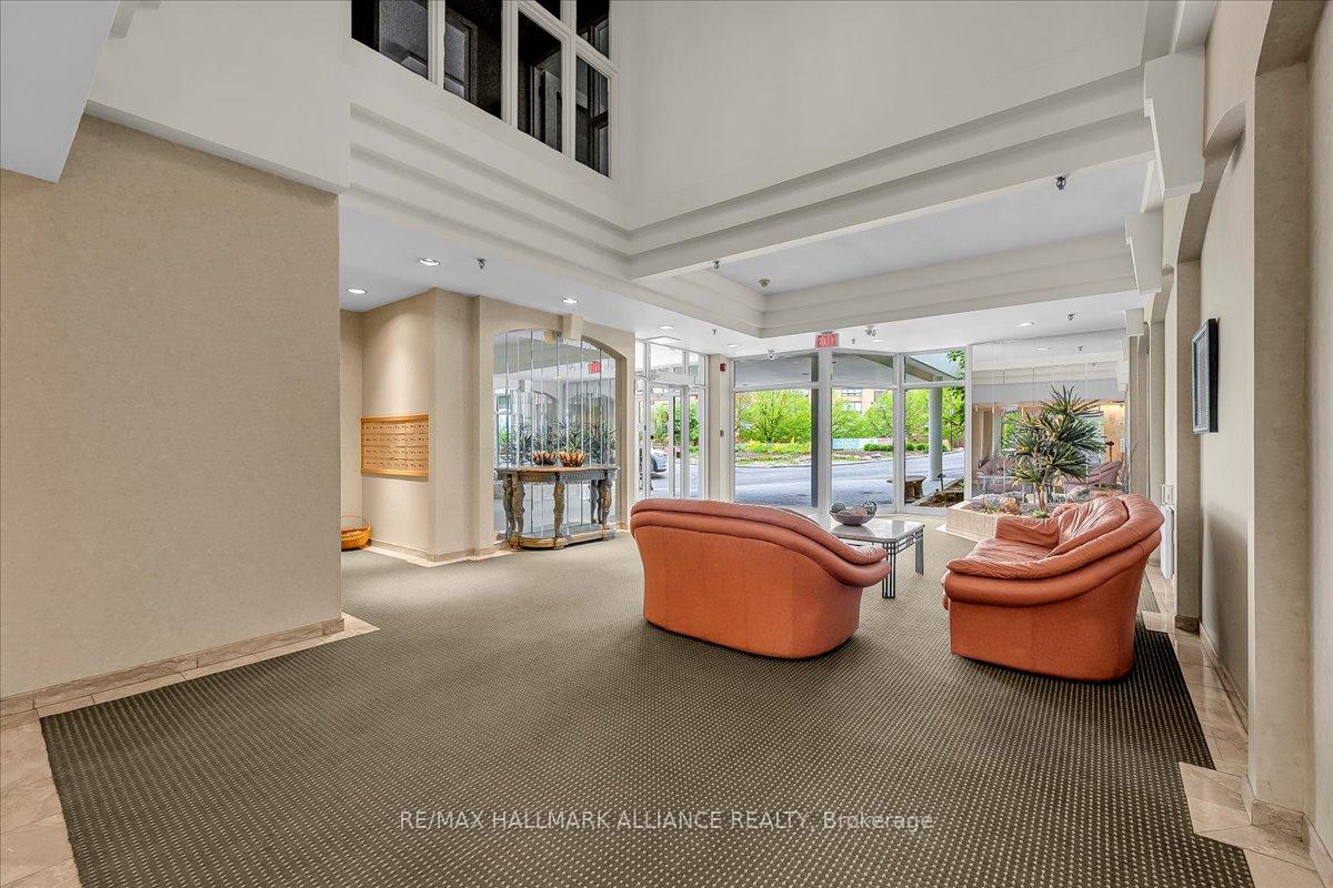2 Bedrooms Condo at 1071 QUEENS, Oakville For sale