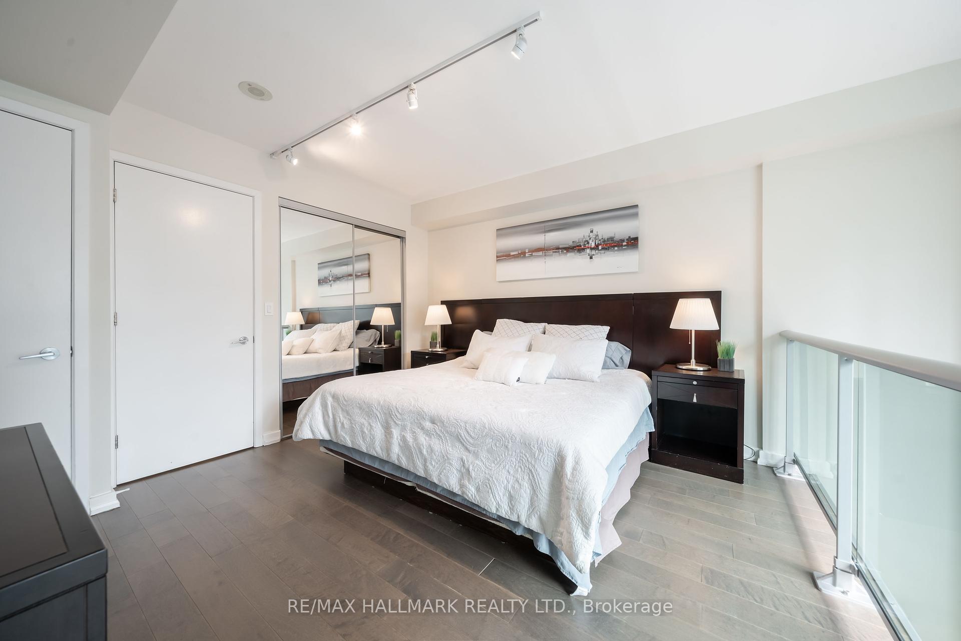 2 Bedrooms Condo at 36 Blue Jays,  Toronto For sale
