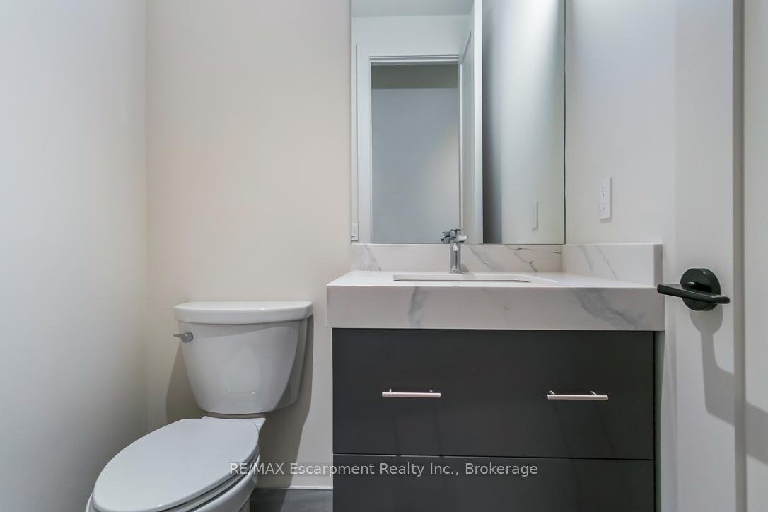 3 Bedrooms Condo at 123 Maurice, Oakville For sale
