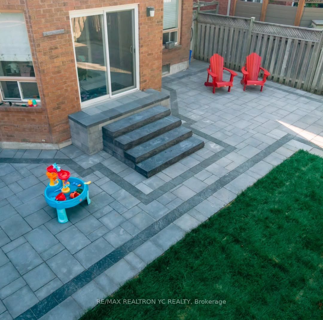 896 Darwin Drive, Pickering Dunbarton
