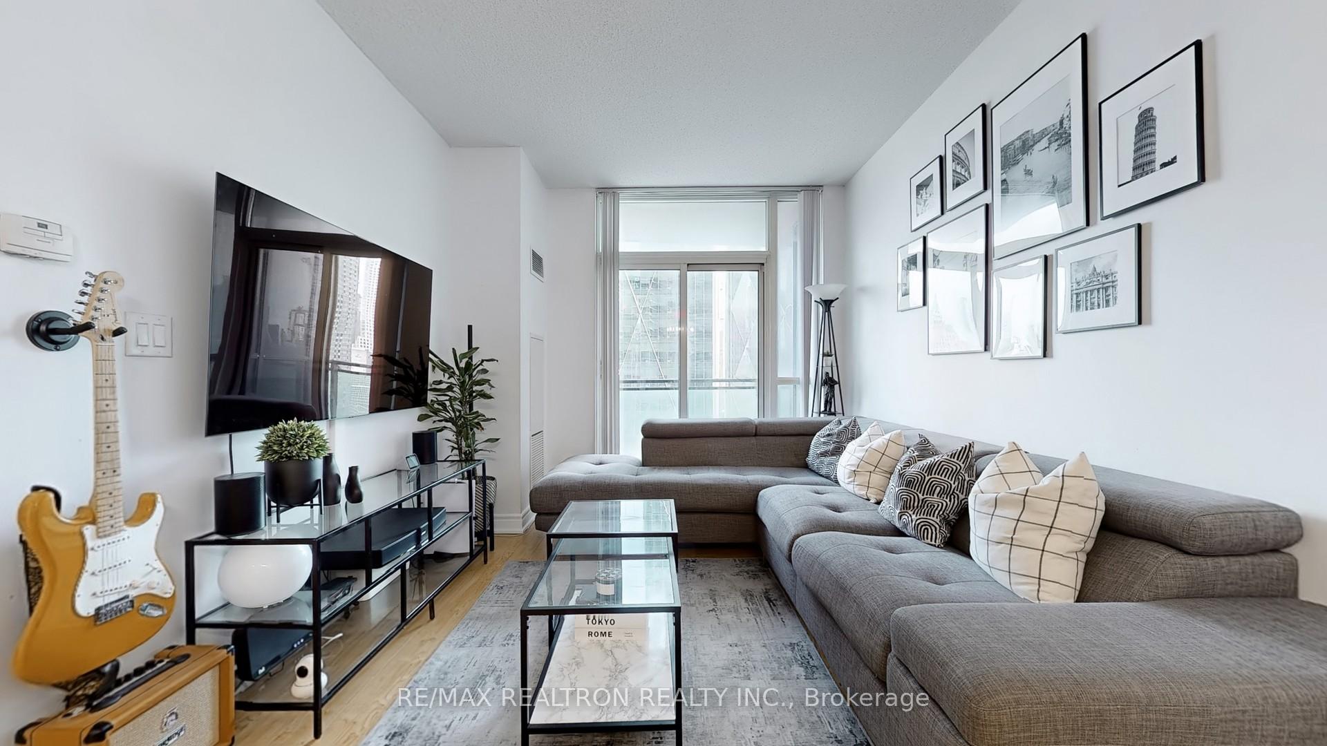 1 Bedroom Condo at 18 Harbour, Toronto For sale