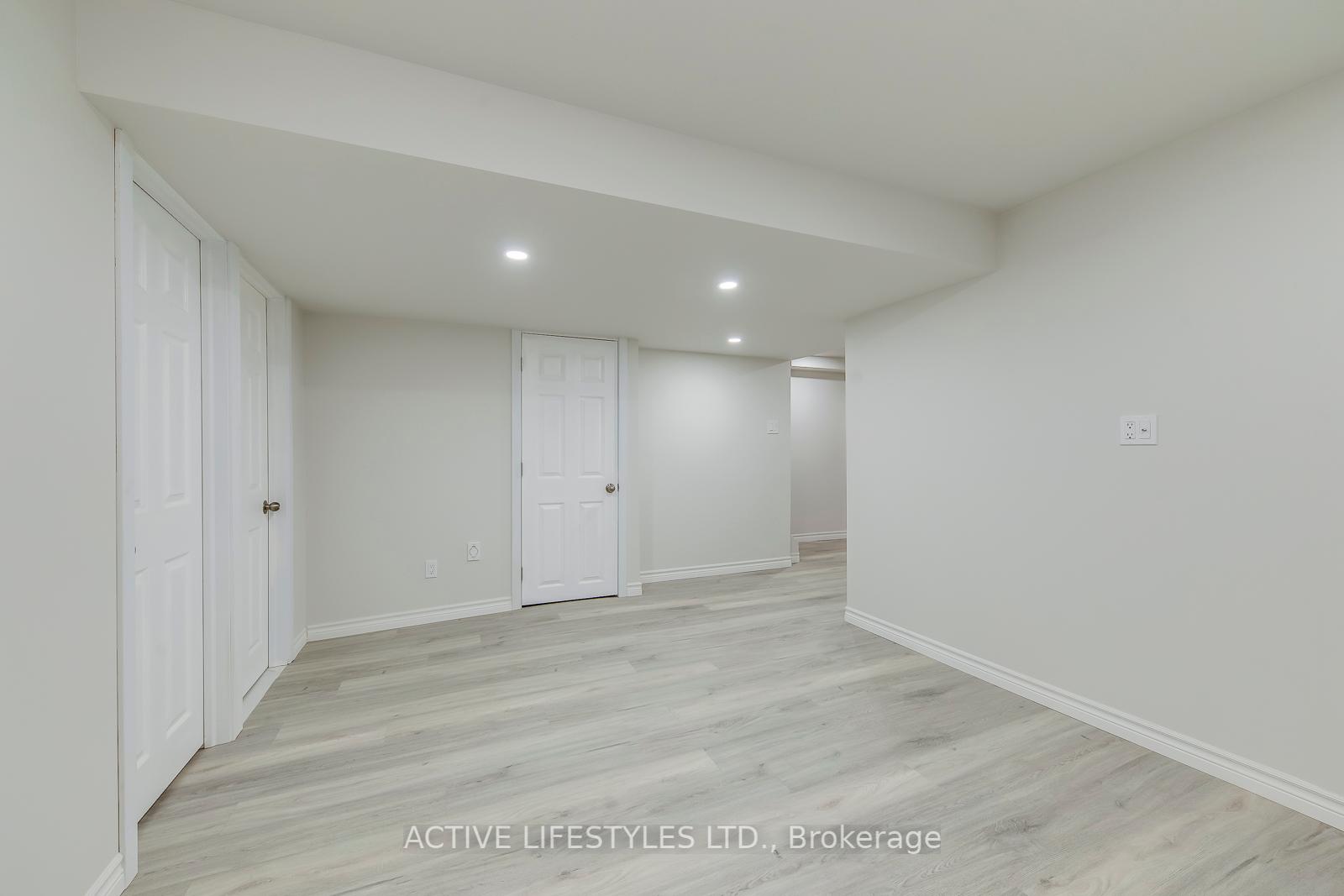4 Bedrooms Condo at 2301 Derry, Mississauga For sale
