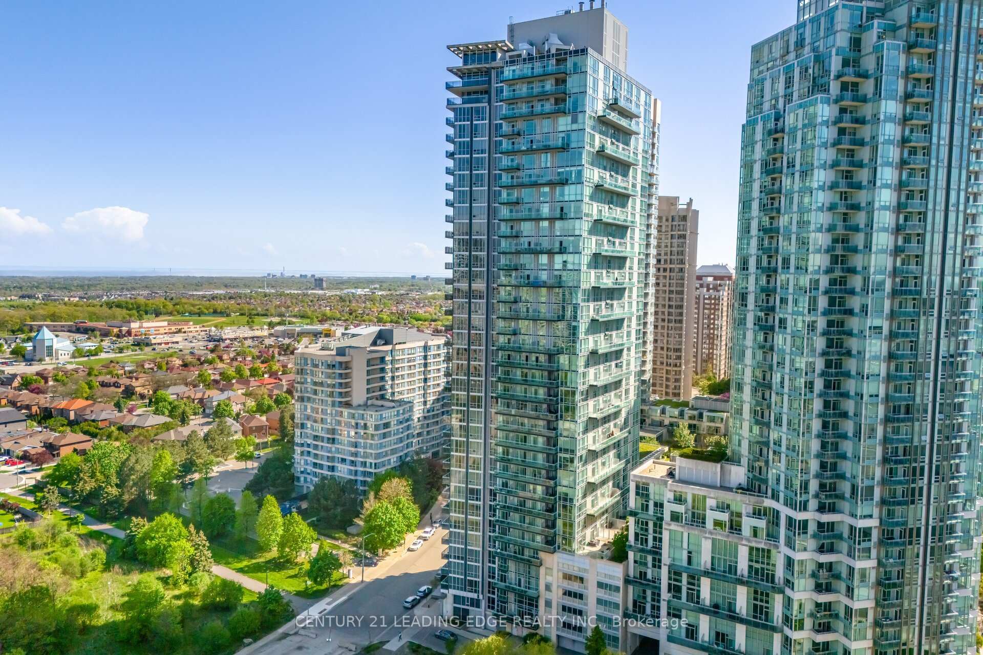 3 Bedrooms Co-op at 223 Webb, Mississauga For sale