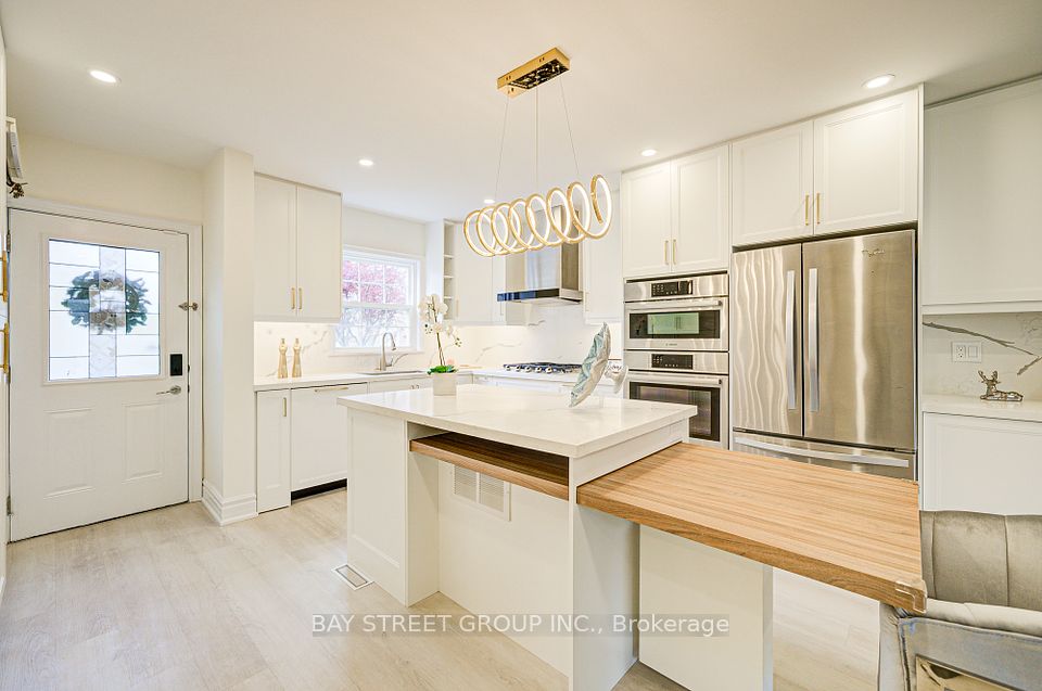102 Mossbrook