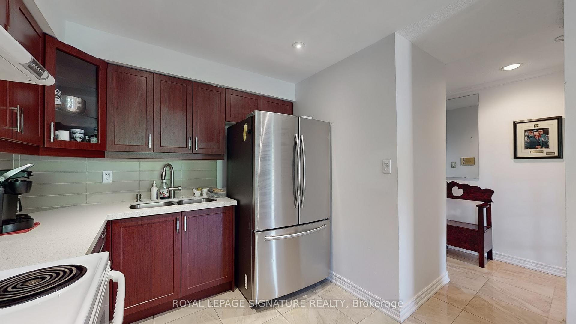 4 Bedrooms Condo at 20 Moonstone, Toronto For sale