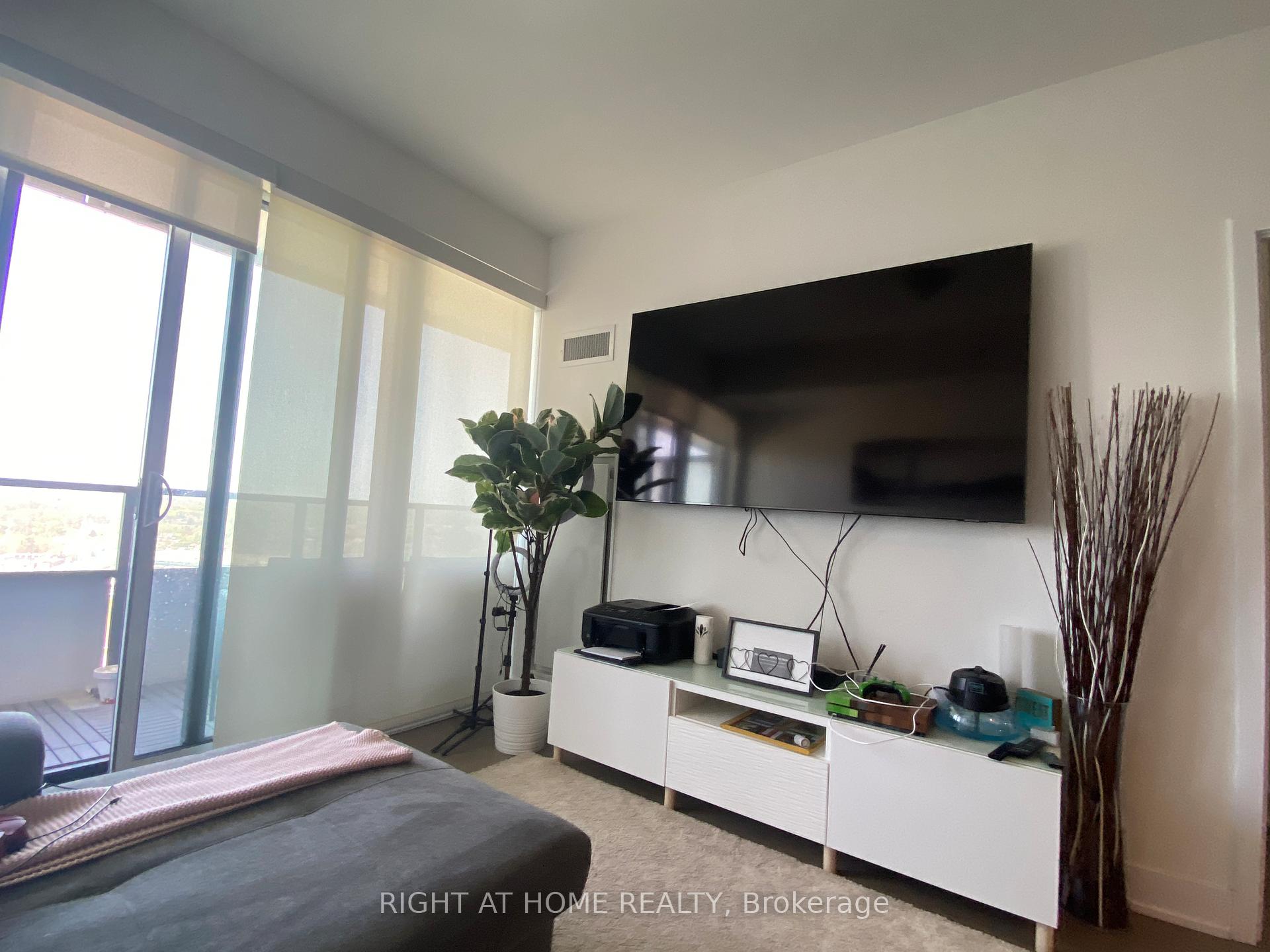2 Bedrooms Condo at 30 Shore Breeze, Toronto For sale