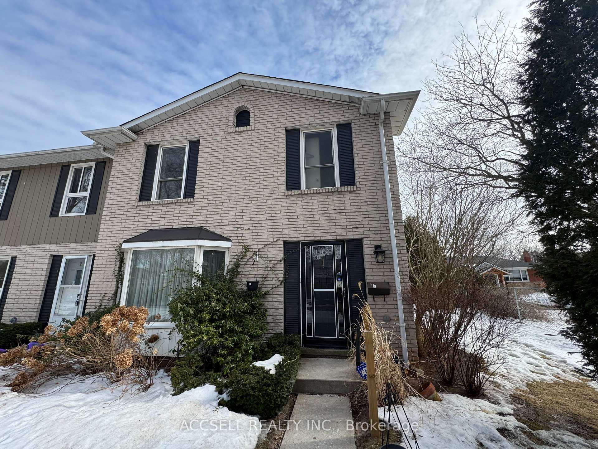 3 Bedrooms Condo at 5475 lakeshore, Burlington For sale