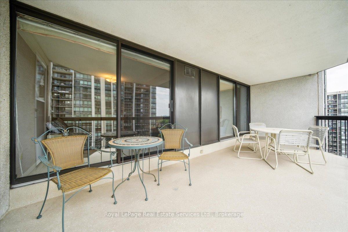 2 Bedrooms Condo at 2180 Marine, Oakville For sale