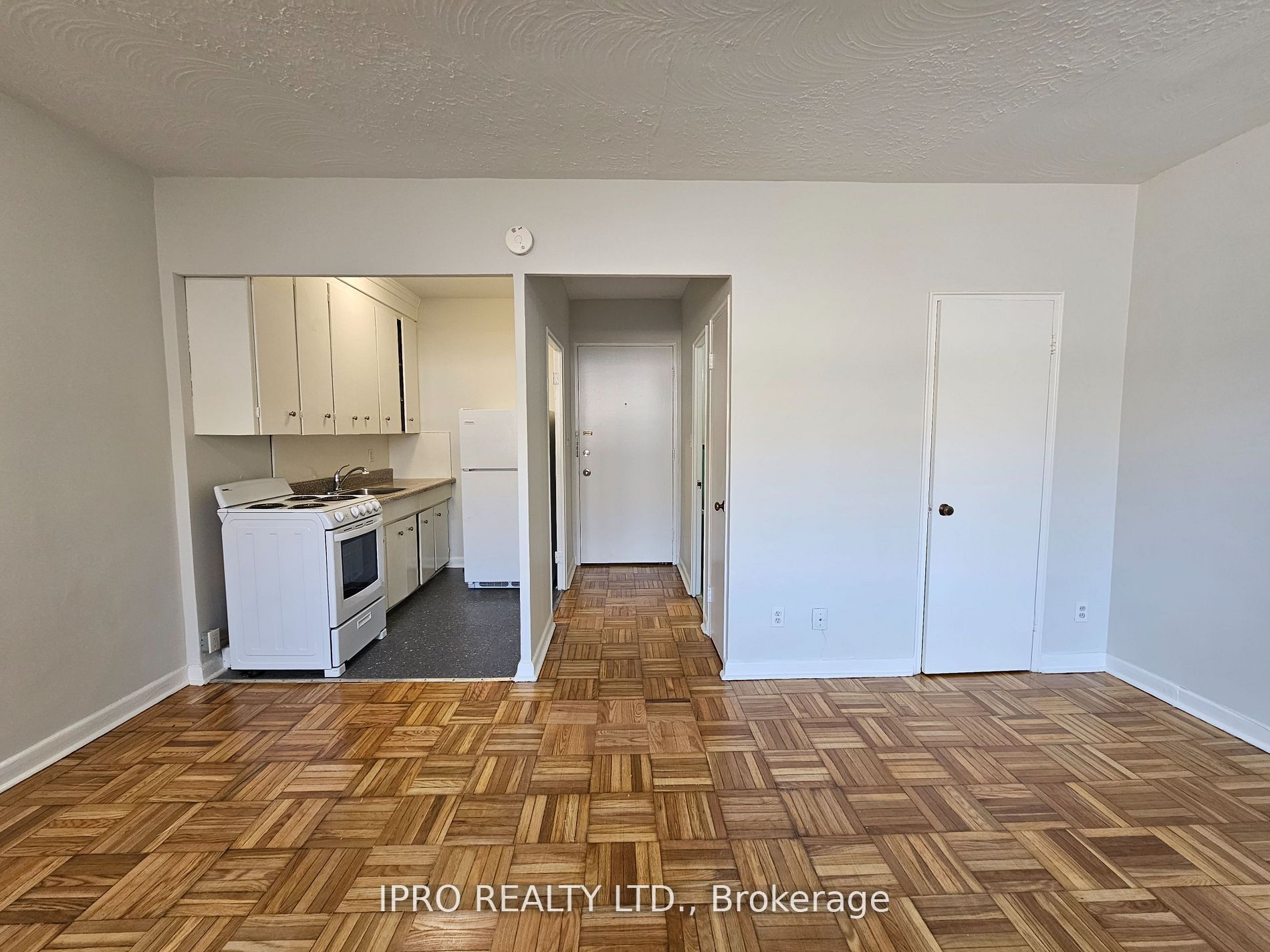 20 Cosburn Avenue, #101