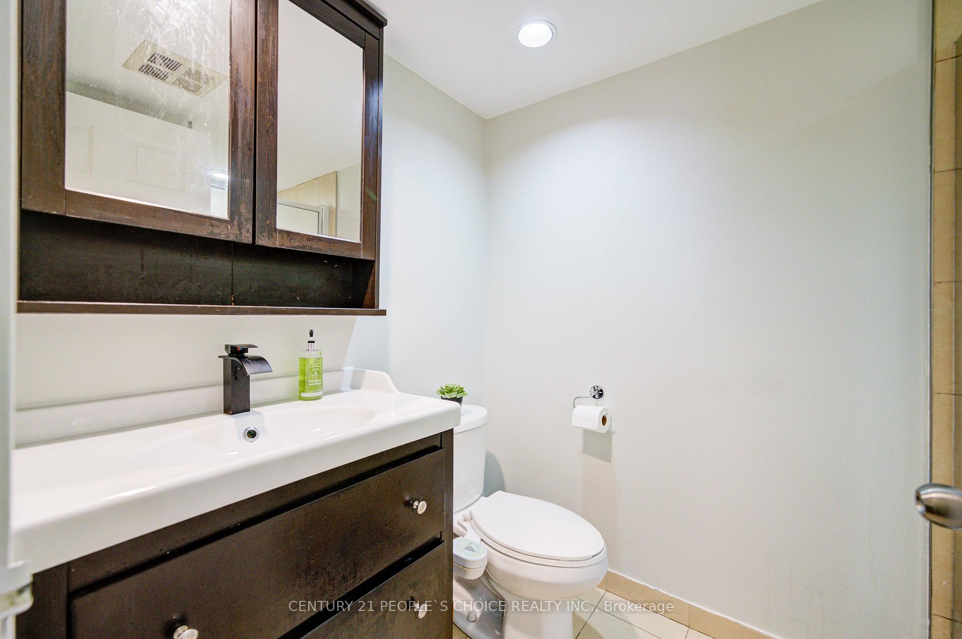 3 Bedrooms Condo at 4460 Tucana, Mississauga For sale