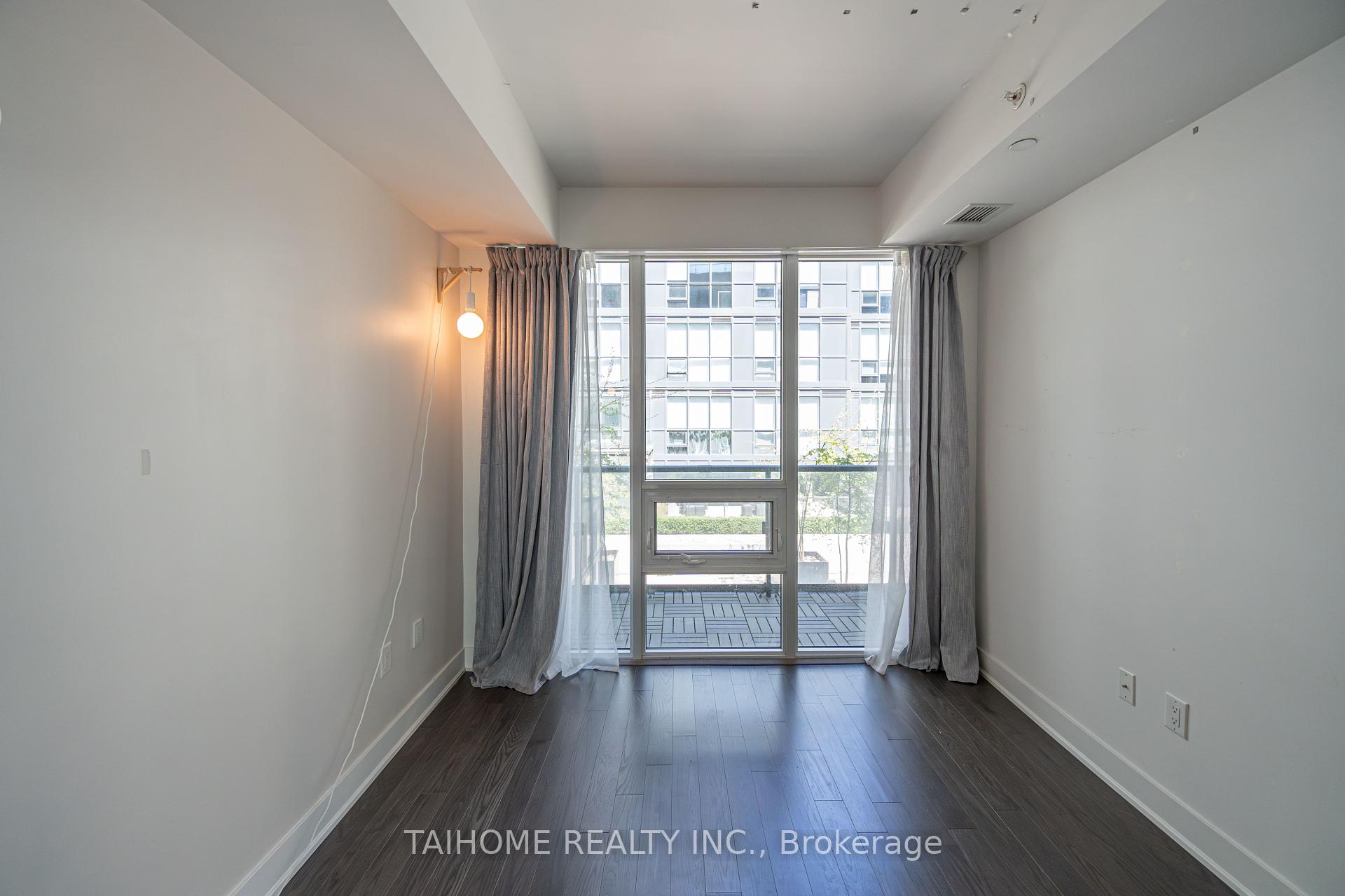 2 Bedrooms Condo at 955 Bay, Toronto For sale