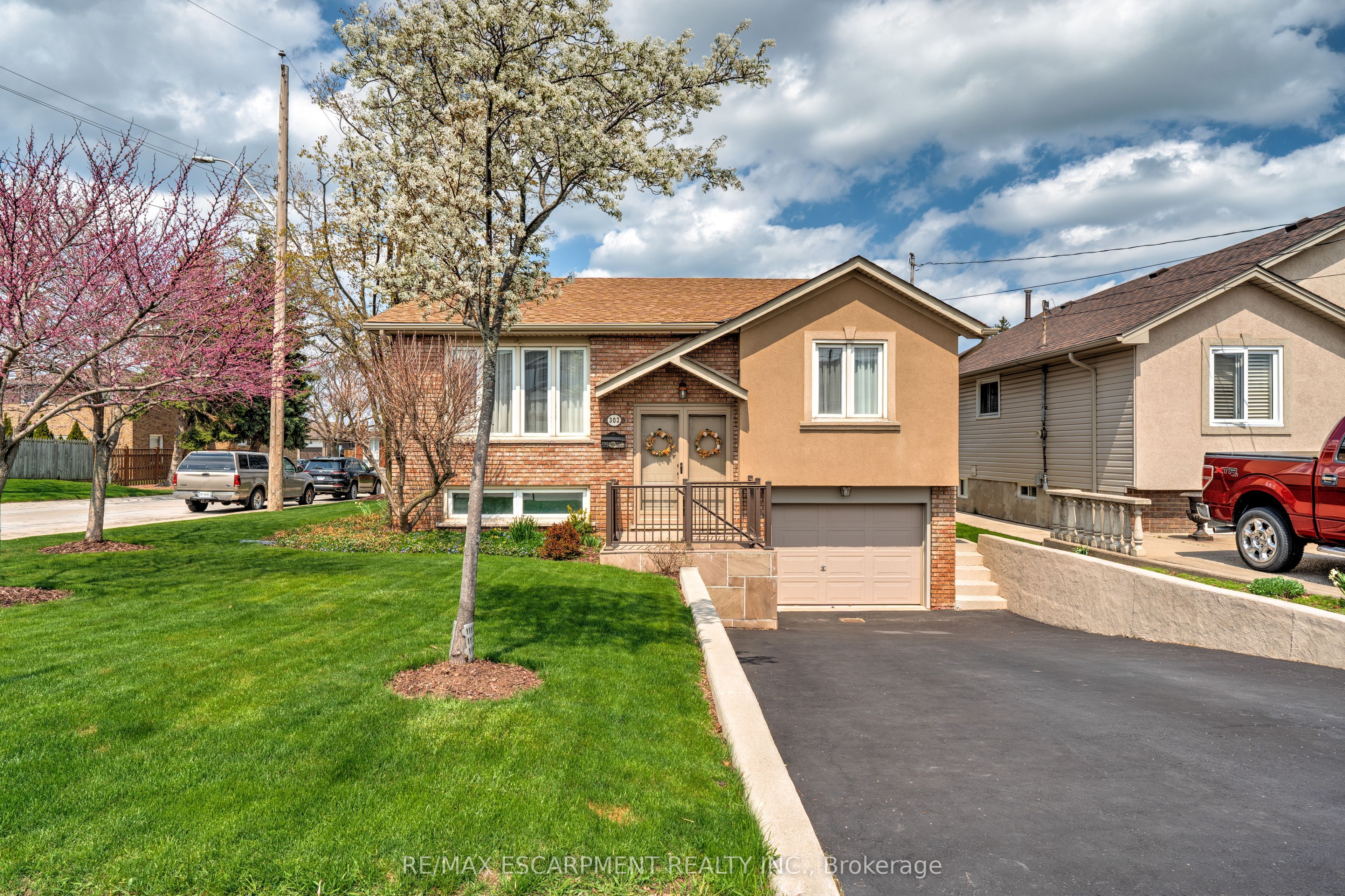 302 Highridge Avenue, Hamilton, ON L8E 3W3