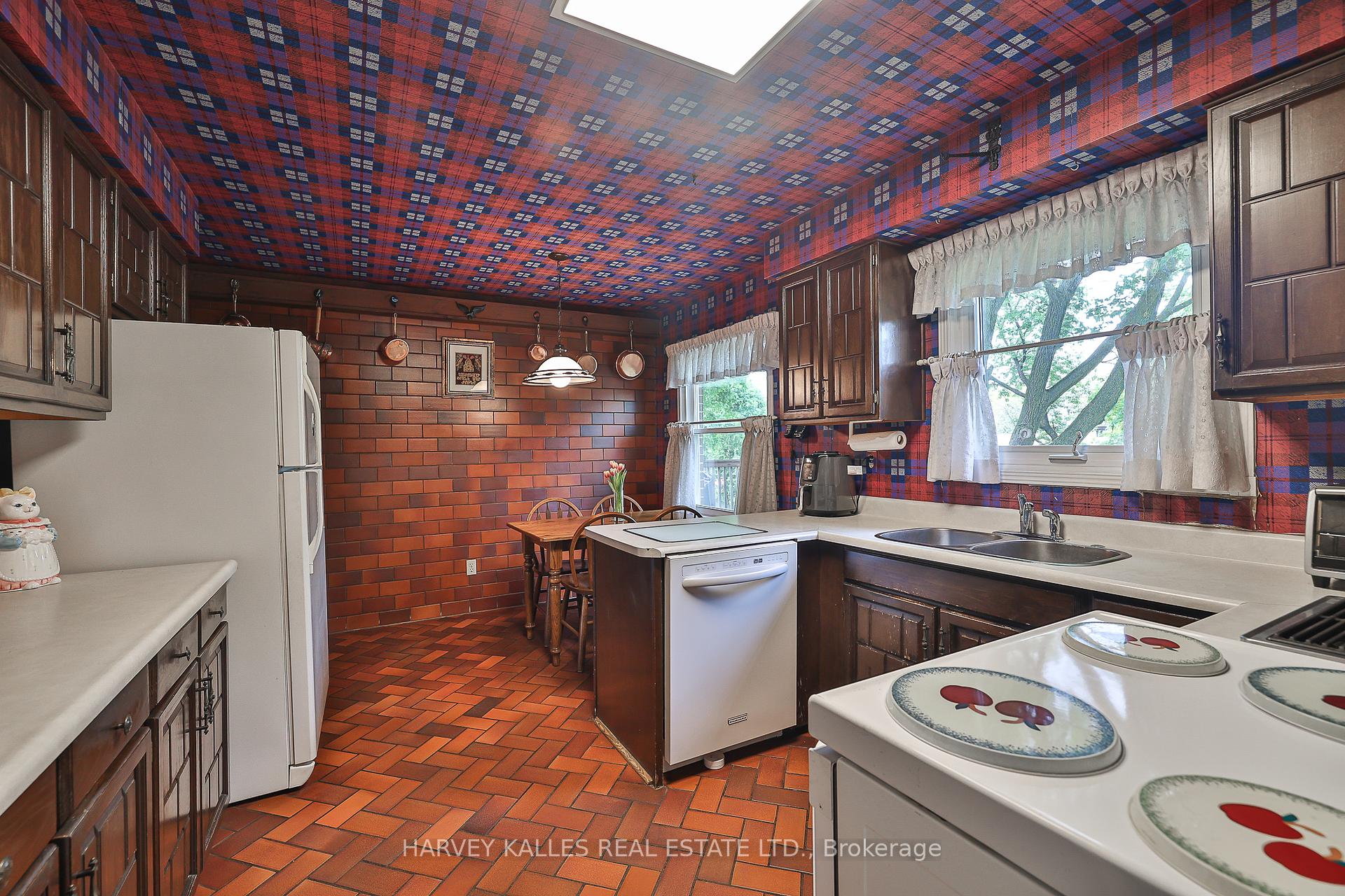 28 Waggoners Wells Lane