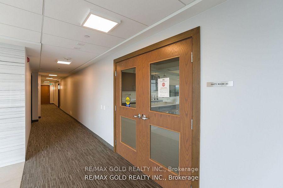 2 Bedrooms Condo at 320 Plains,  Burlington For sale
