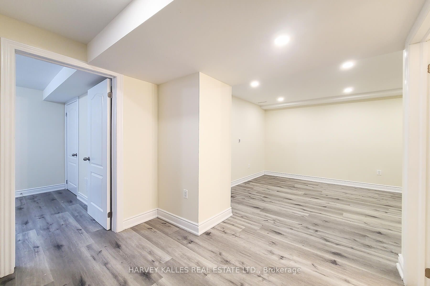 99 Stilecroft Drive Lower