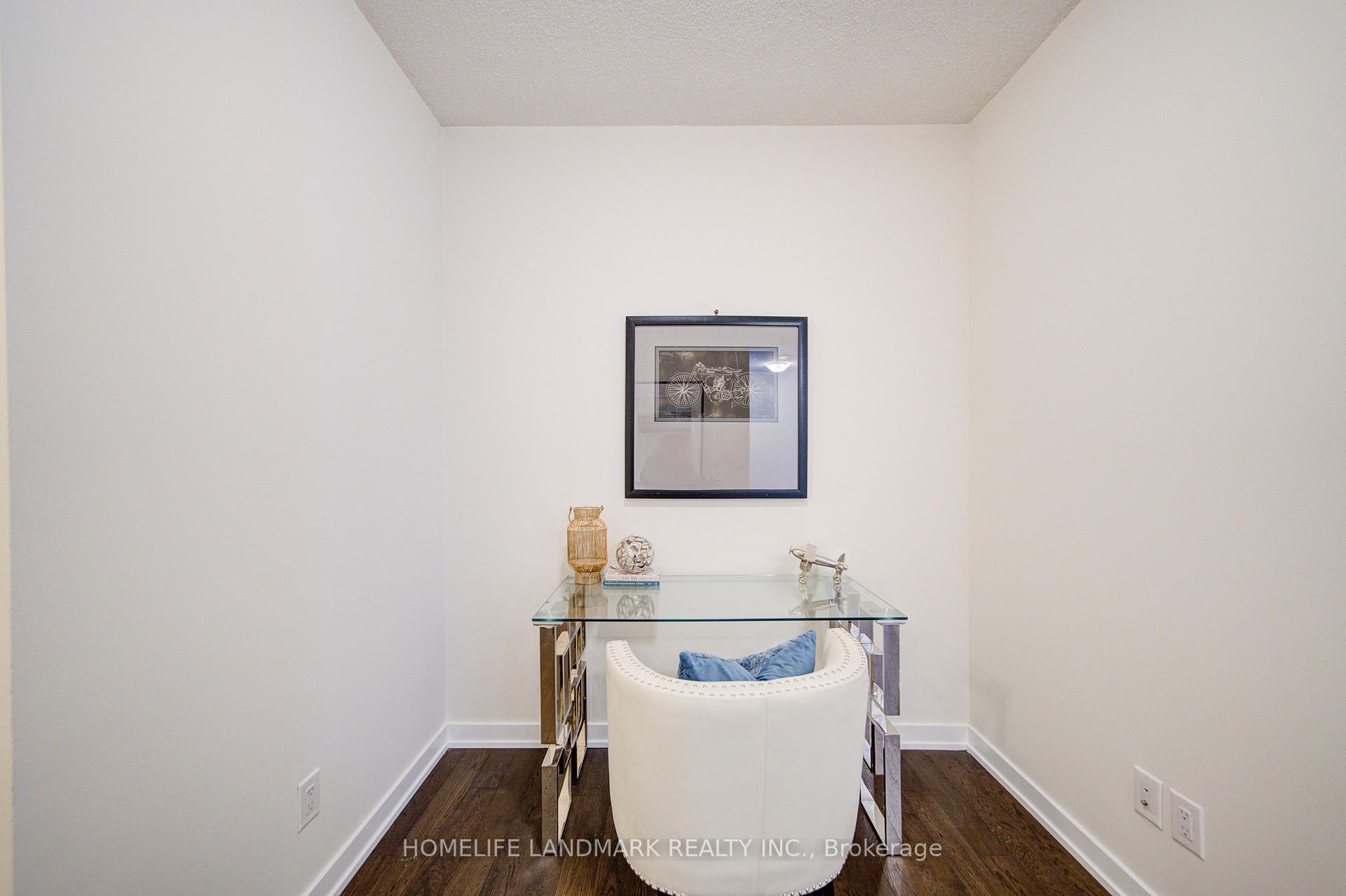 3 Bedrooms Condo at 4011 Brickstone, Mississauga For sale