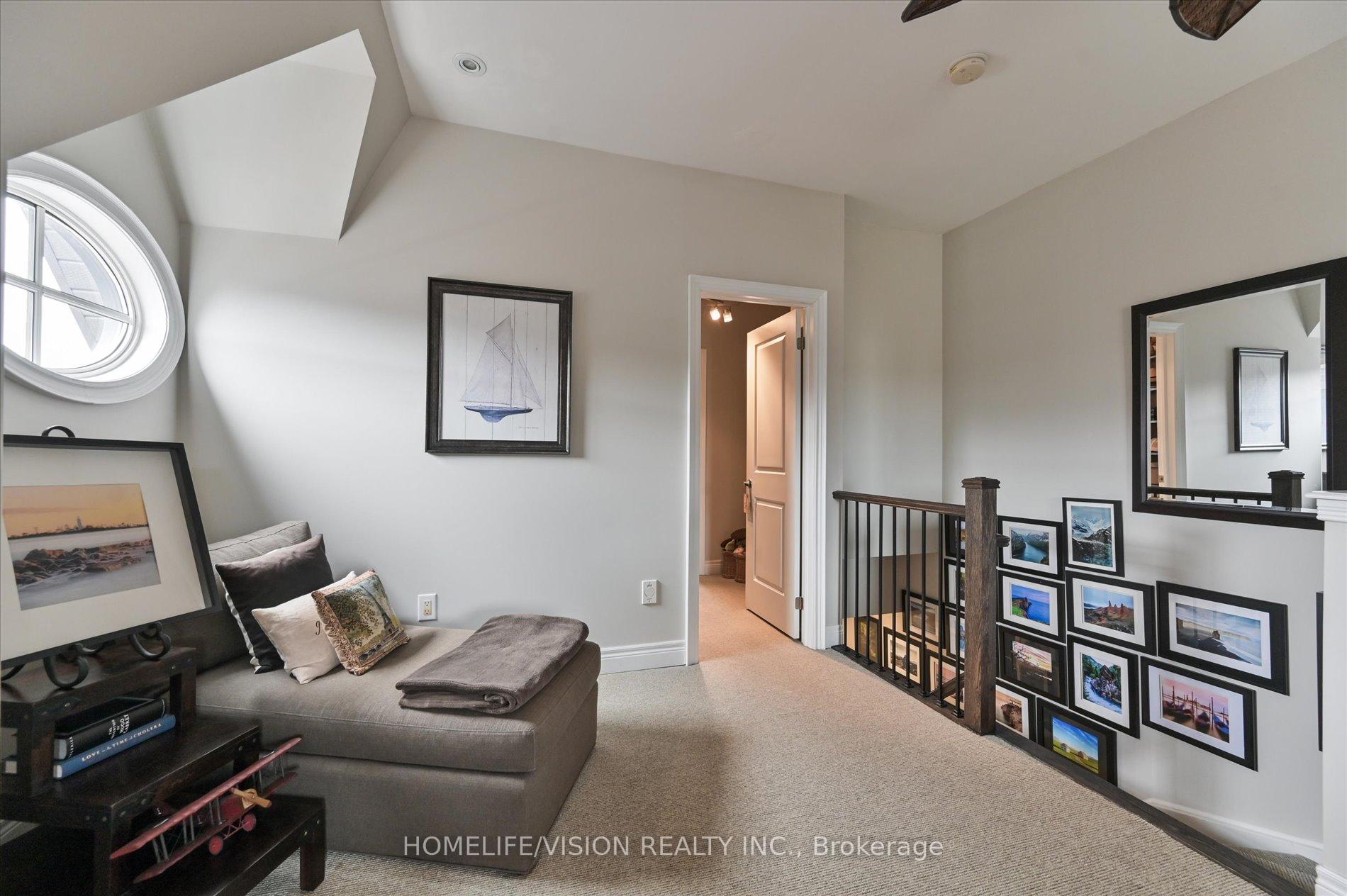 4 Bedrooms Condo at 2 Agar, Vaughan For sale