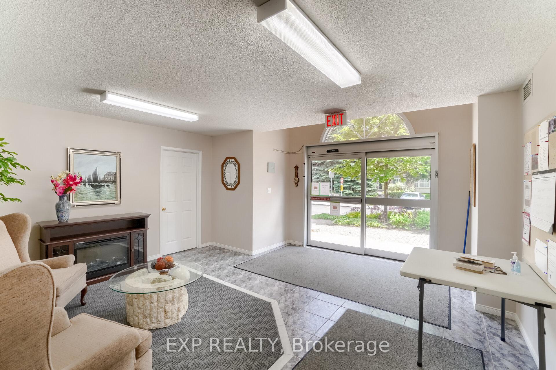 2 Bedrooms Condo at 216 Plains, Burlington For sale