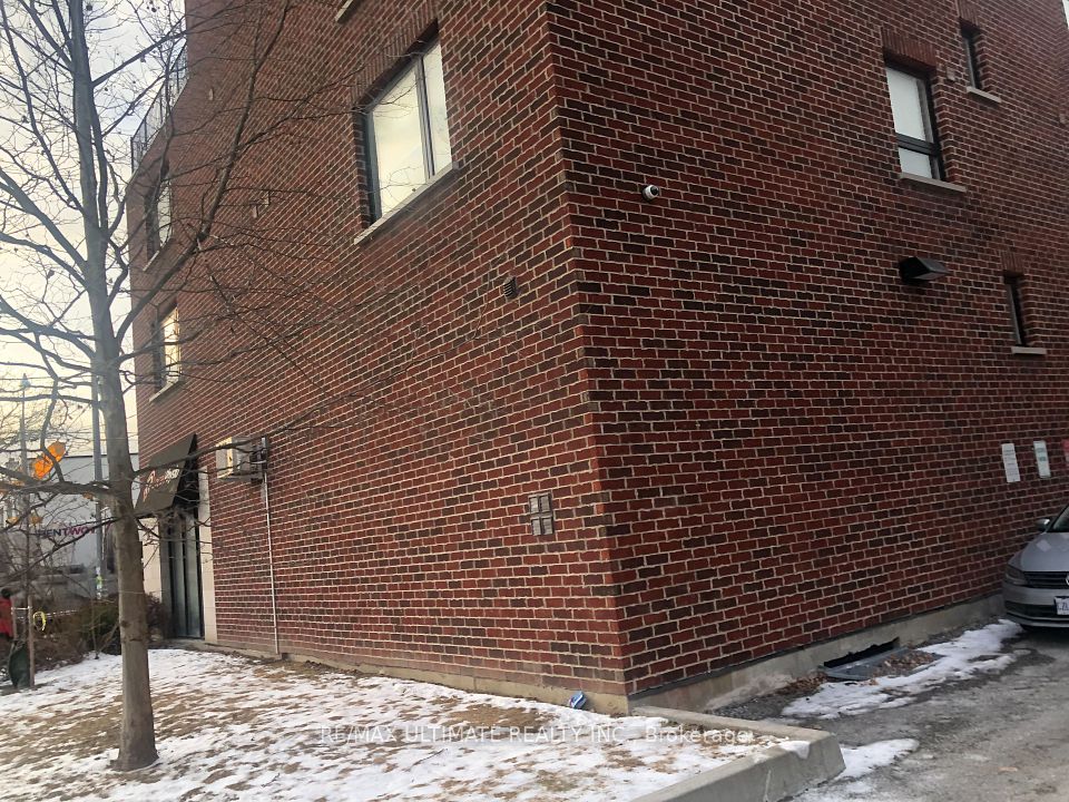 https://trreb-image.ampre.ca/s2JrpJO67U3gt60aMkRtmsSpT0r1XV5njlYxV_3HY14/rs:fit:960:960/wm:.5:so:0:50:.4/wmsh:10/wmt:PHNwYW4gZm9yZWdyb3VuZD0nd2hpdGUnIGZvbnQ9JzY4Jz5SRS9NQVggVUxUSU1BVEUgUkVBTFRZIElOQy4sIEJyb2tlcmFnZTwvc3Bhbj4/L3RycmViL2xpc3RpbmdzLzQwLzU2LzE3LzIwL3AvNDA0M2ZiN2MtZWI5YS00YjI4LTlkZDYtODk5OTI1MjRlMWYyLmpwZw.jpg