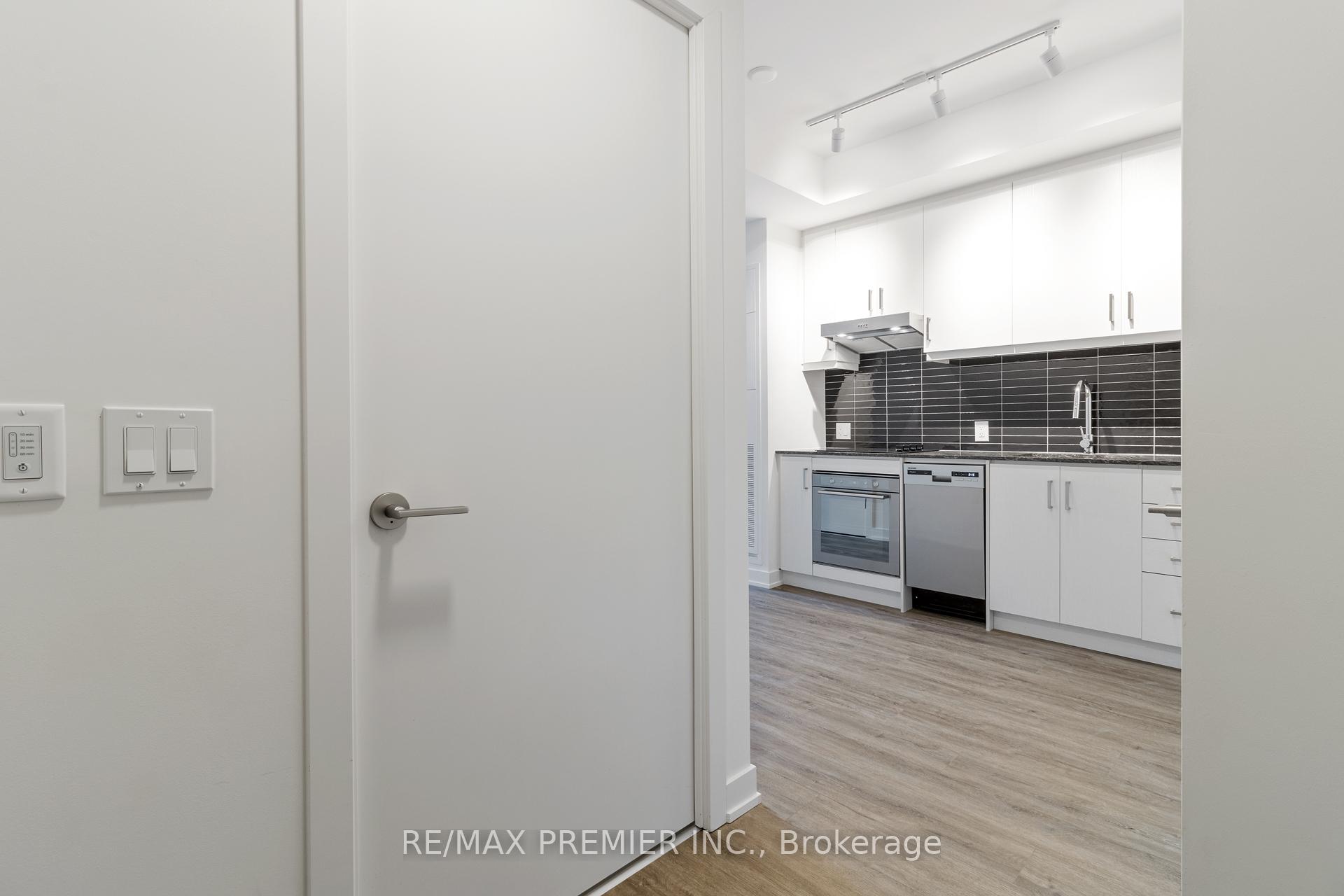 1 Bedroom Condo at 9 Tecumseth, Toronto For sale