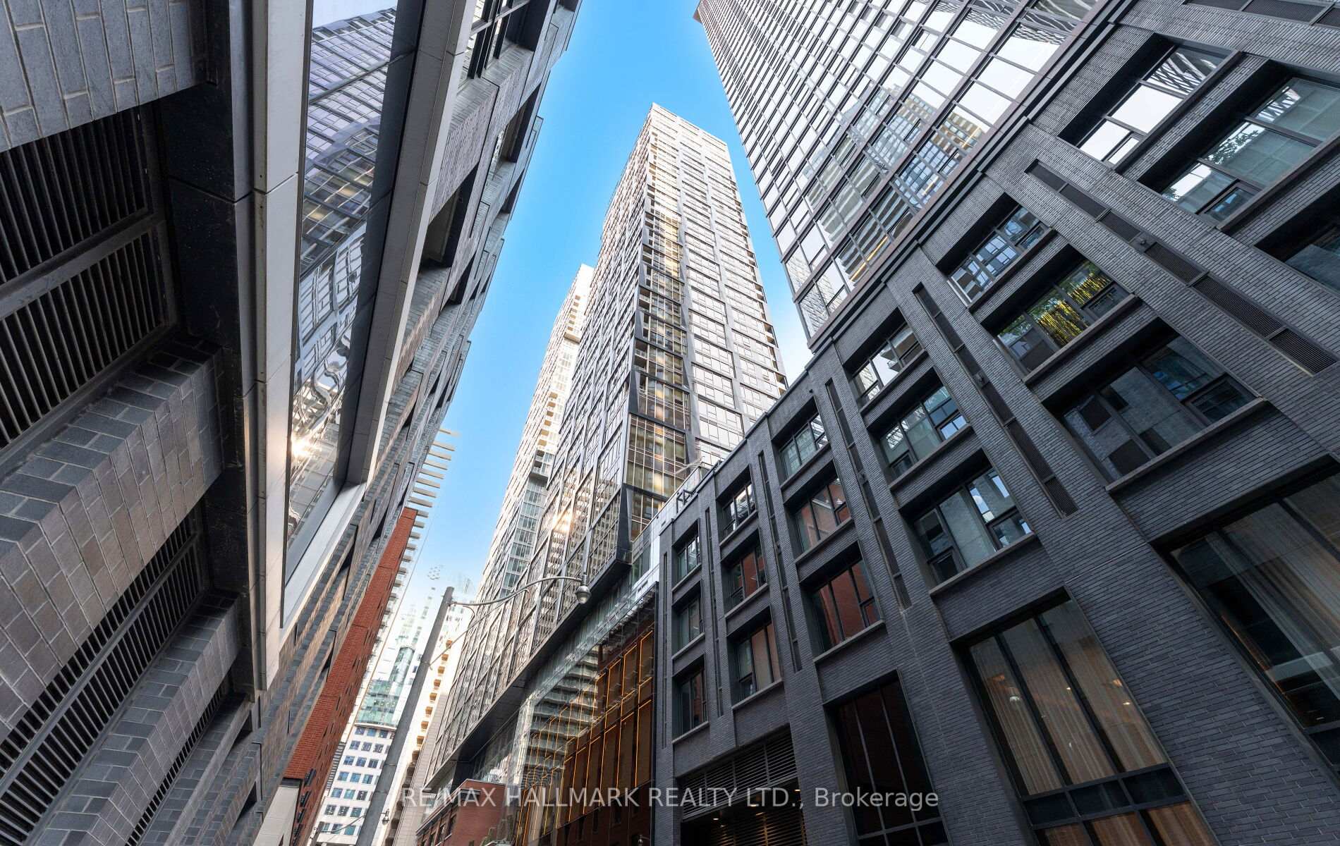 3 Bedrooms Condo at 35 Mercer, Toronto For sale
