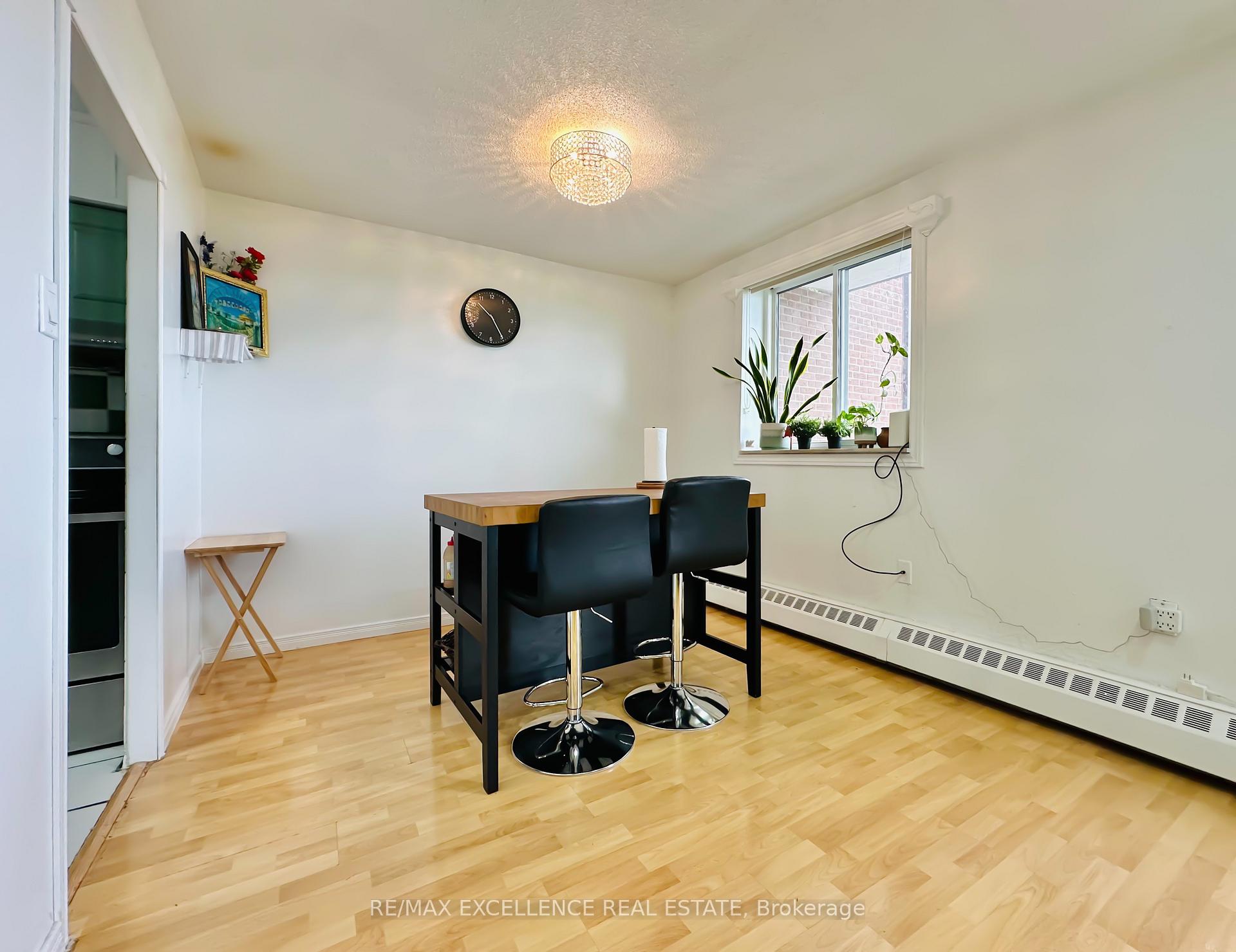 2 Bedrooms Condo at 3533 Derry,  Mississauga For sale