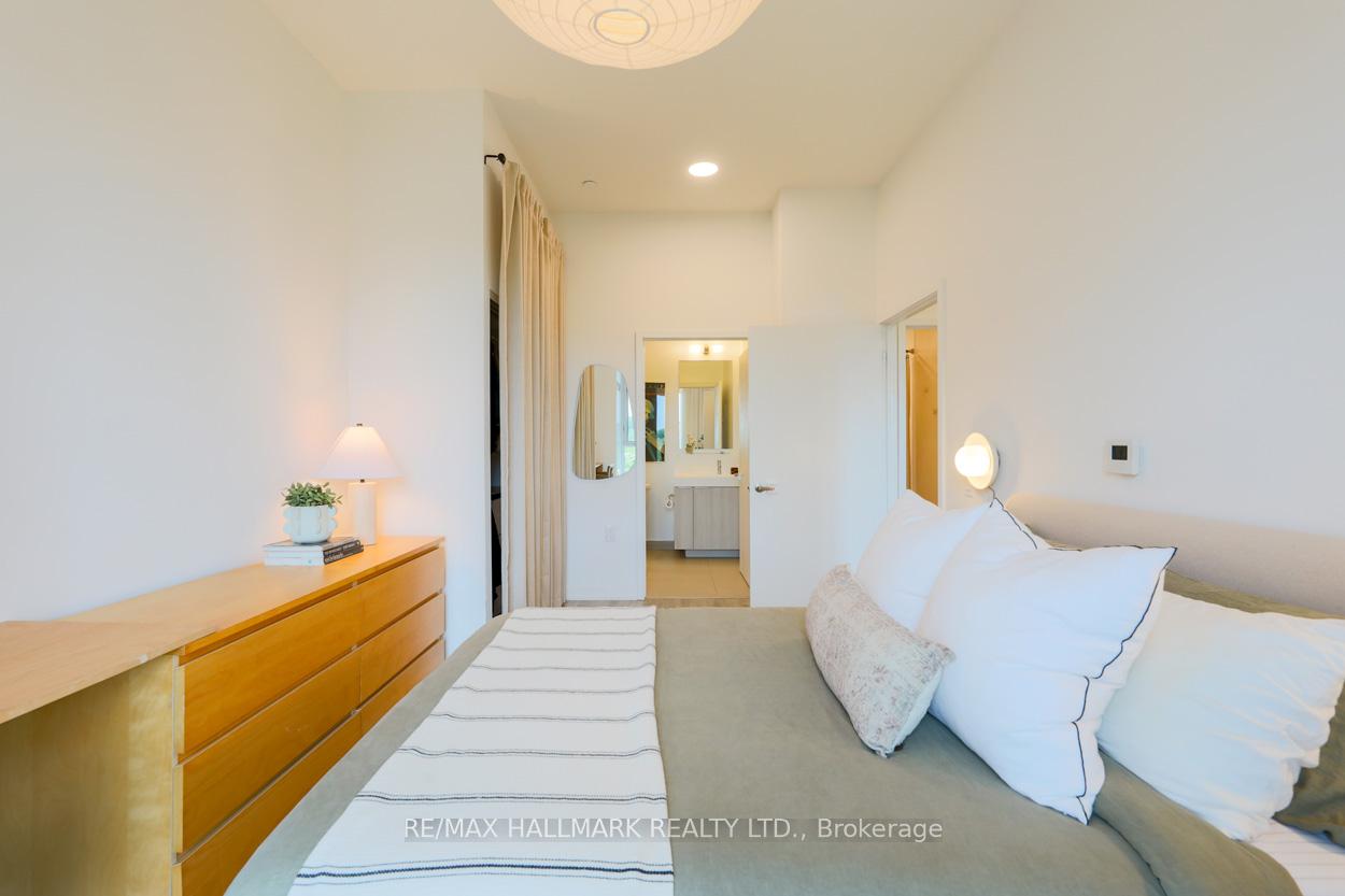 3 Bedrooms Condo at 20 Tubman, Toronto For sale