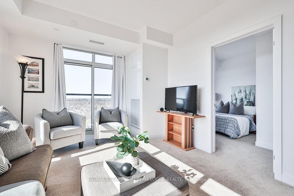 2 Bedrooms Condo at 450 Dundas,  Hamilton For sale