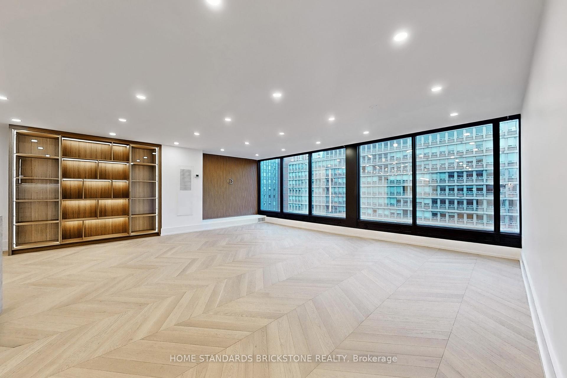 2 Bedrooms Condo at 110 Bloor, Toronto For sale