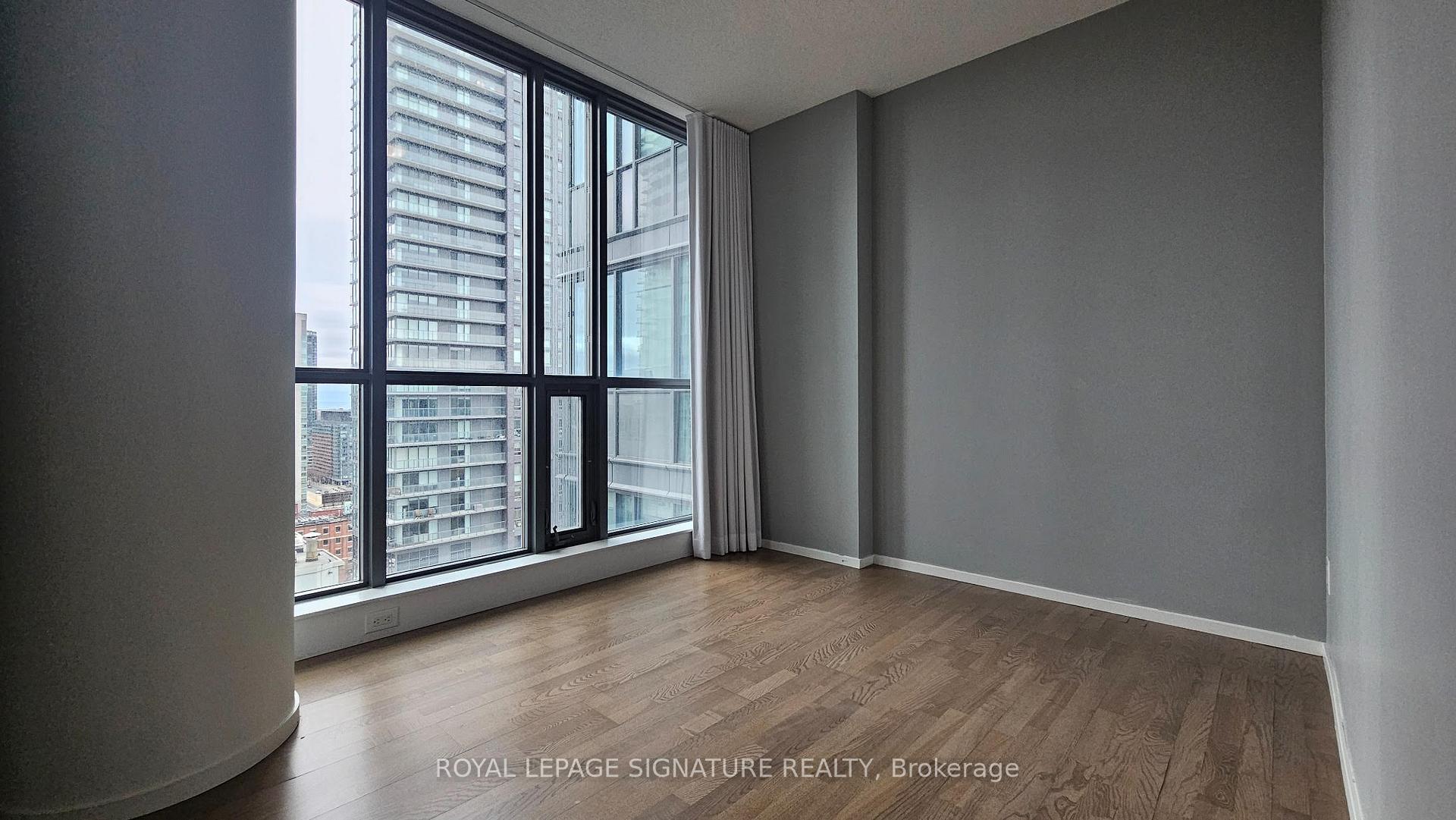 3 Bedrooms Condo at 8 Charlotte,  Toronto For sale