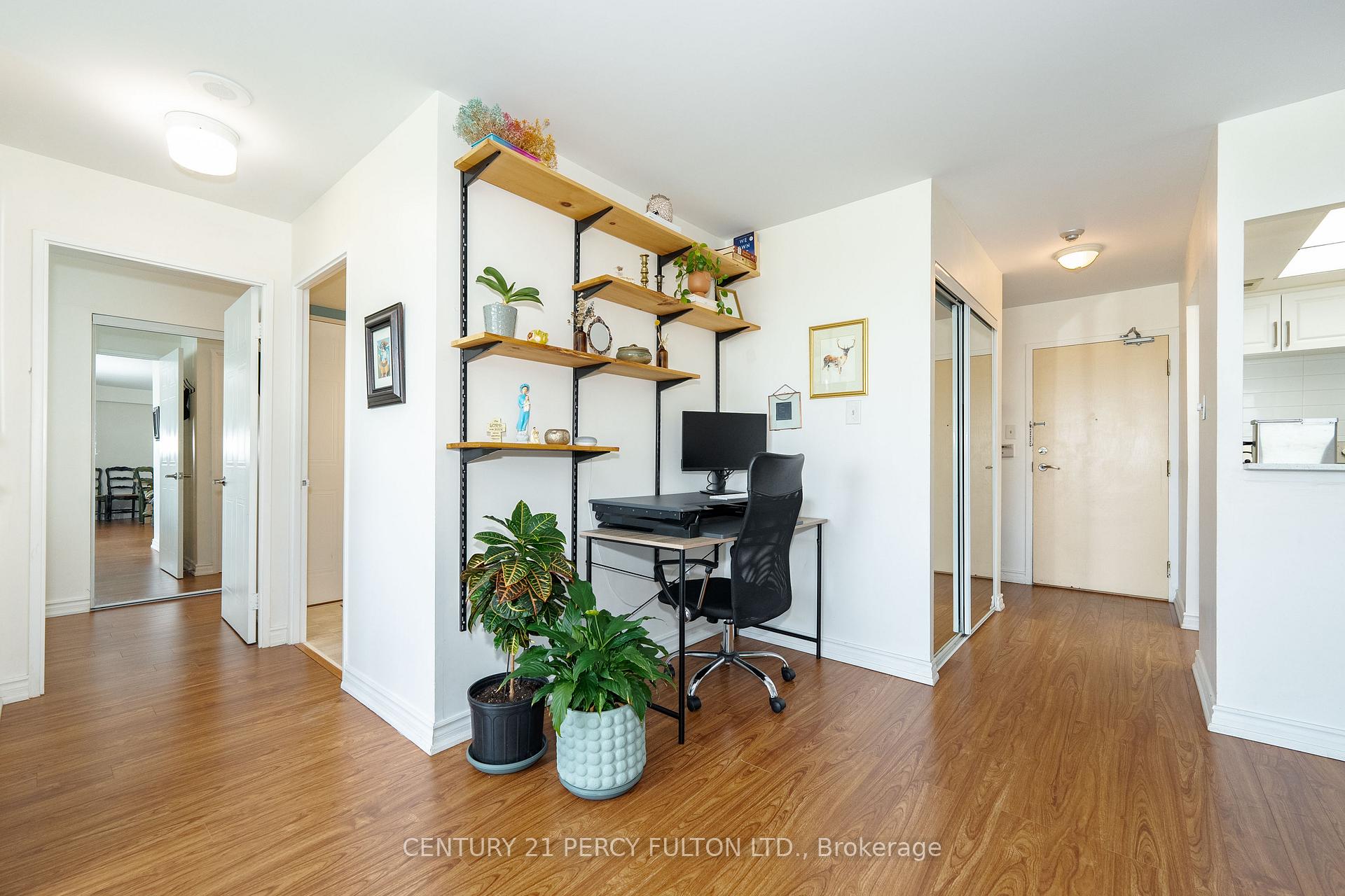 2 Bedrooms Condo at 3 Greystone Walk, Toronto For sale