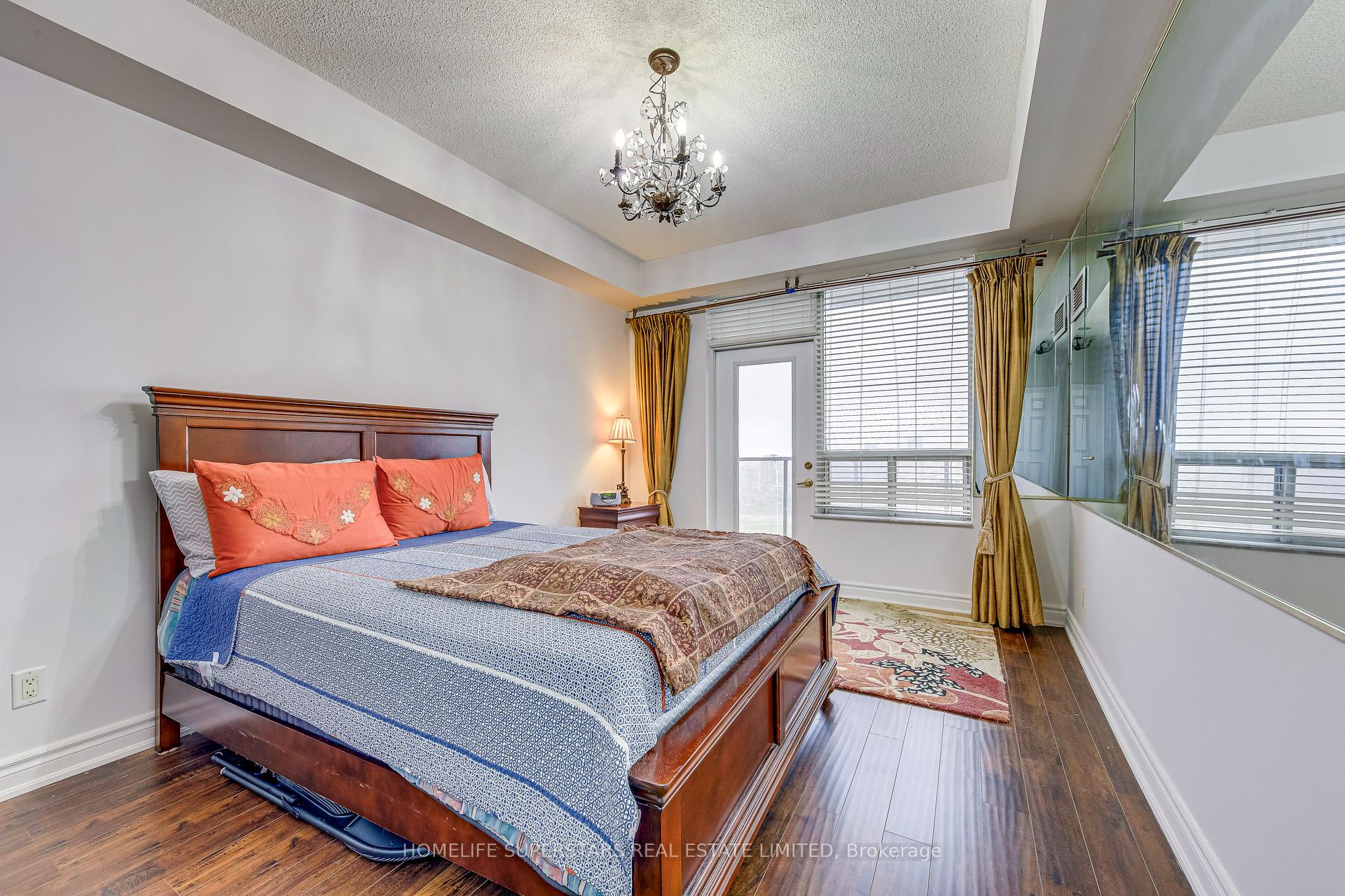 3 Bedrooms Condo at 25 Kingsbridge Garden, Mississauga For sale
