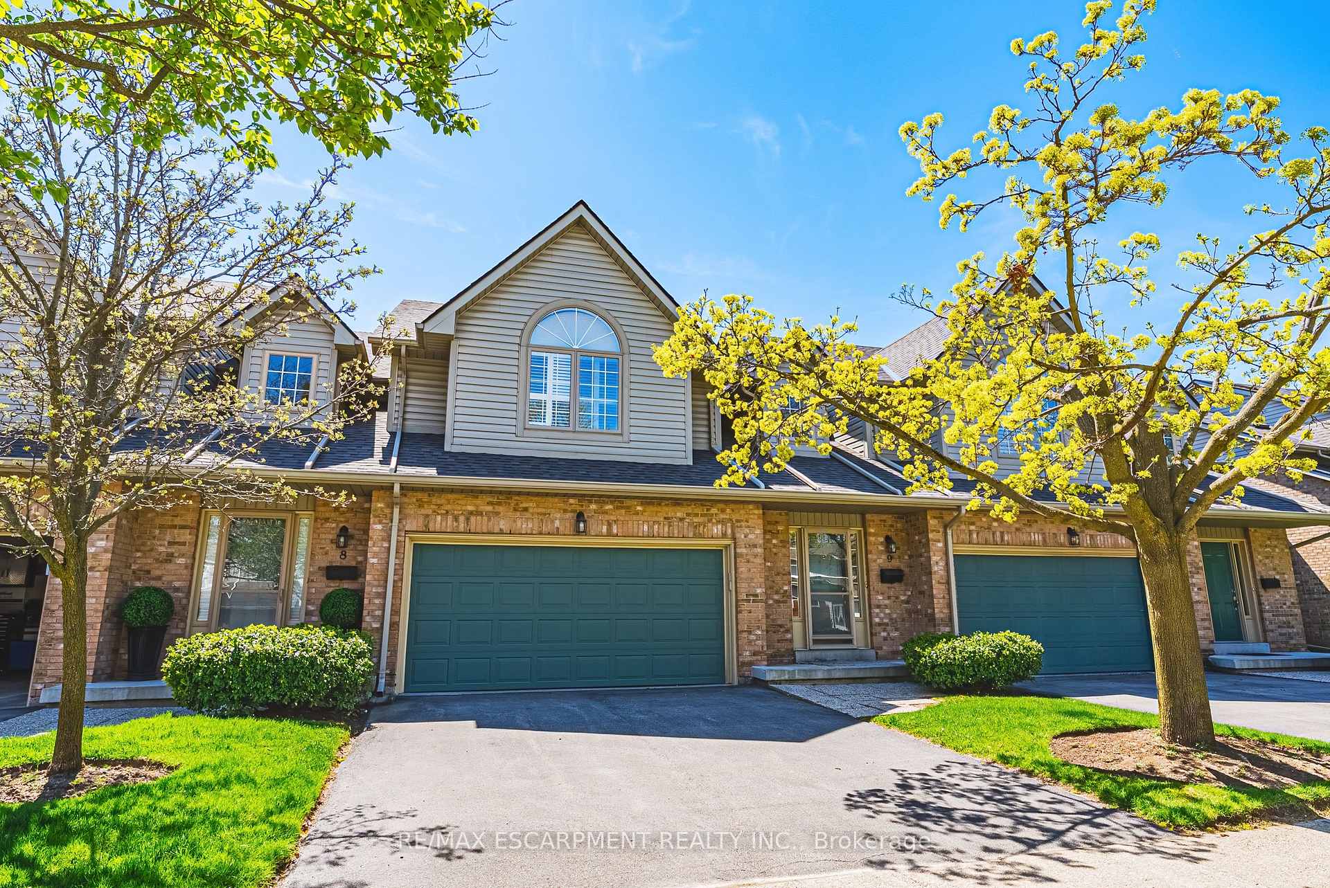 3 Bedrooms Condo at 3333 New,  Burlington For sale