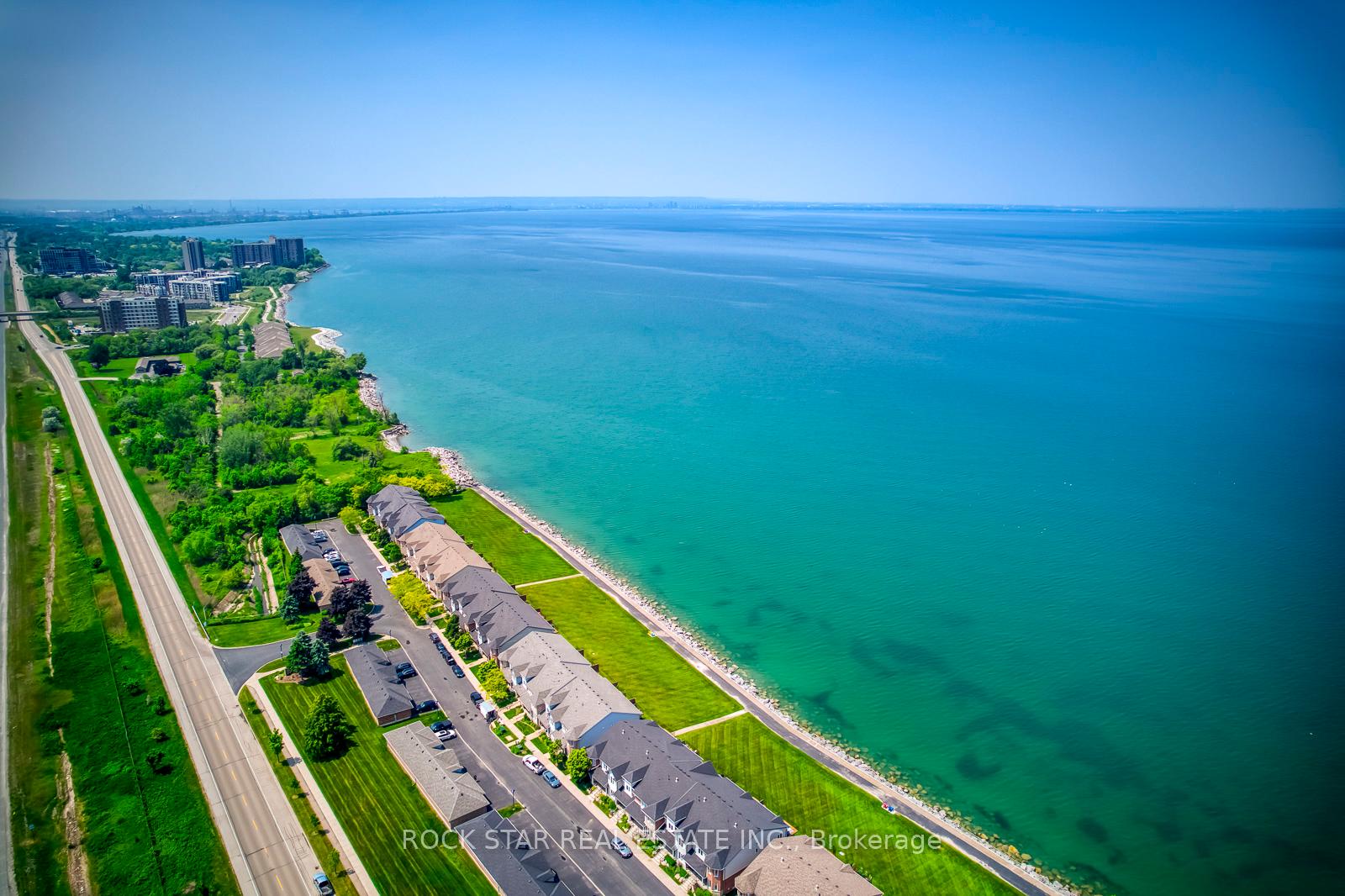 2 Bedrooms Condo at 515 North Service, Hamilton For sale