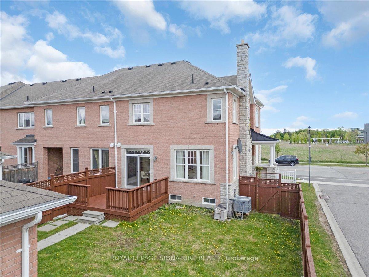 3 Bedrooms Condo at 2916 Highway 7, Vaughan For sale