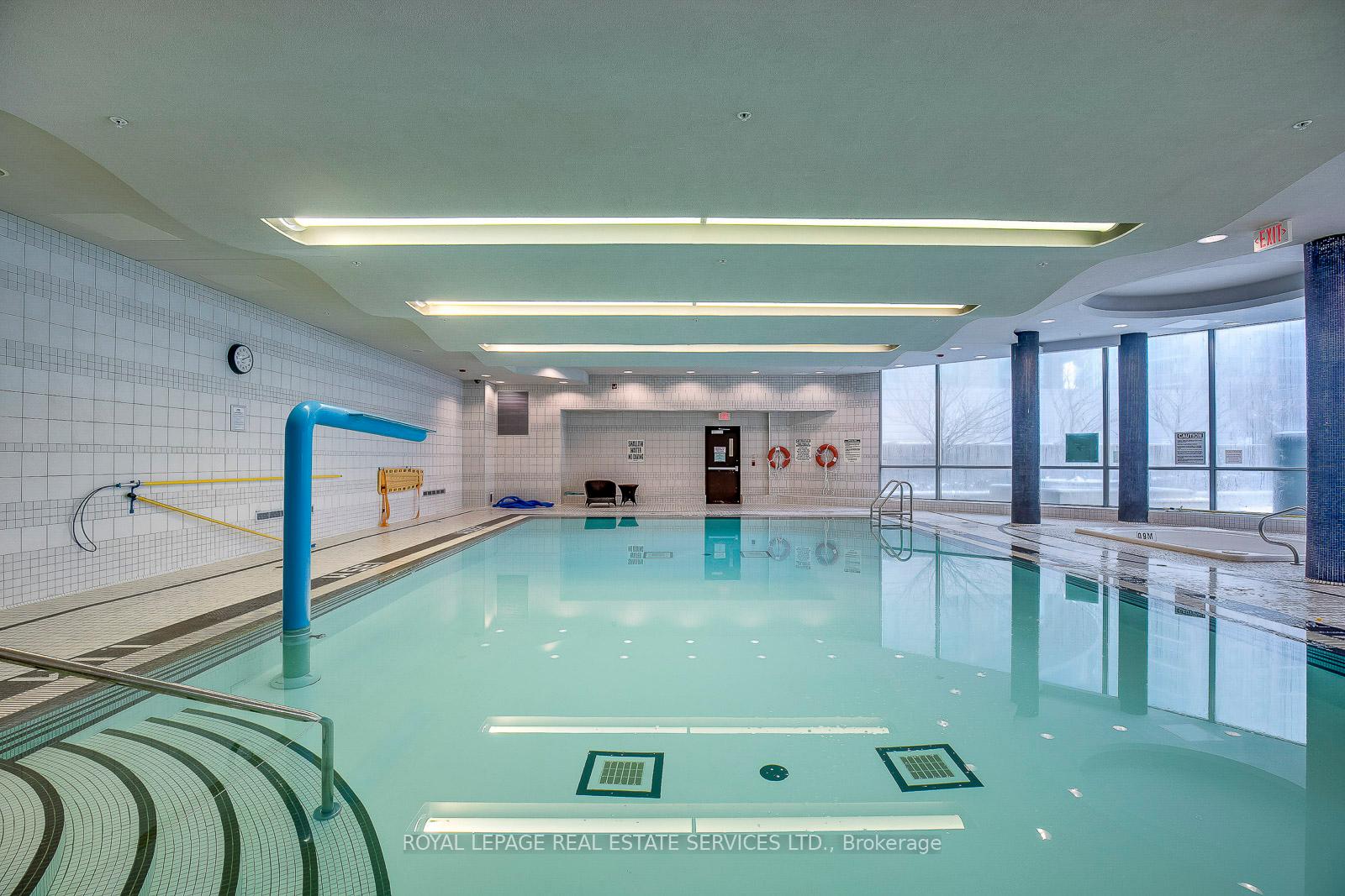 2 Bedrooms Condo at 80 Absolute, Mississauga For sale