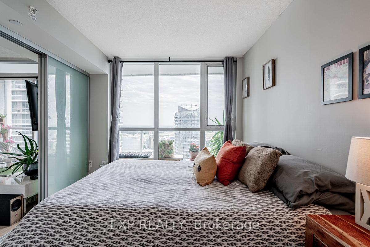 2 Bedrooms Condo at 85 Queens Wharf, Toronto For sale