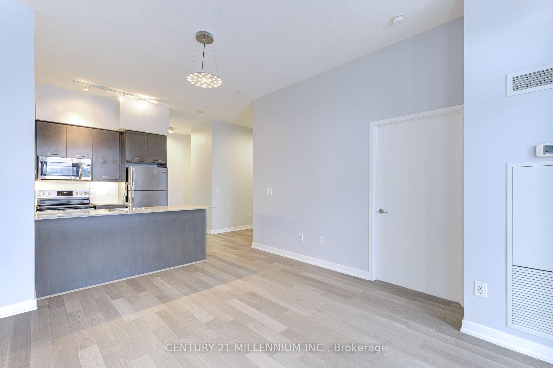 2 Bedrooms Condo at 365 Prince Of Wales, Mississauga For sale