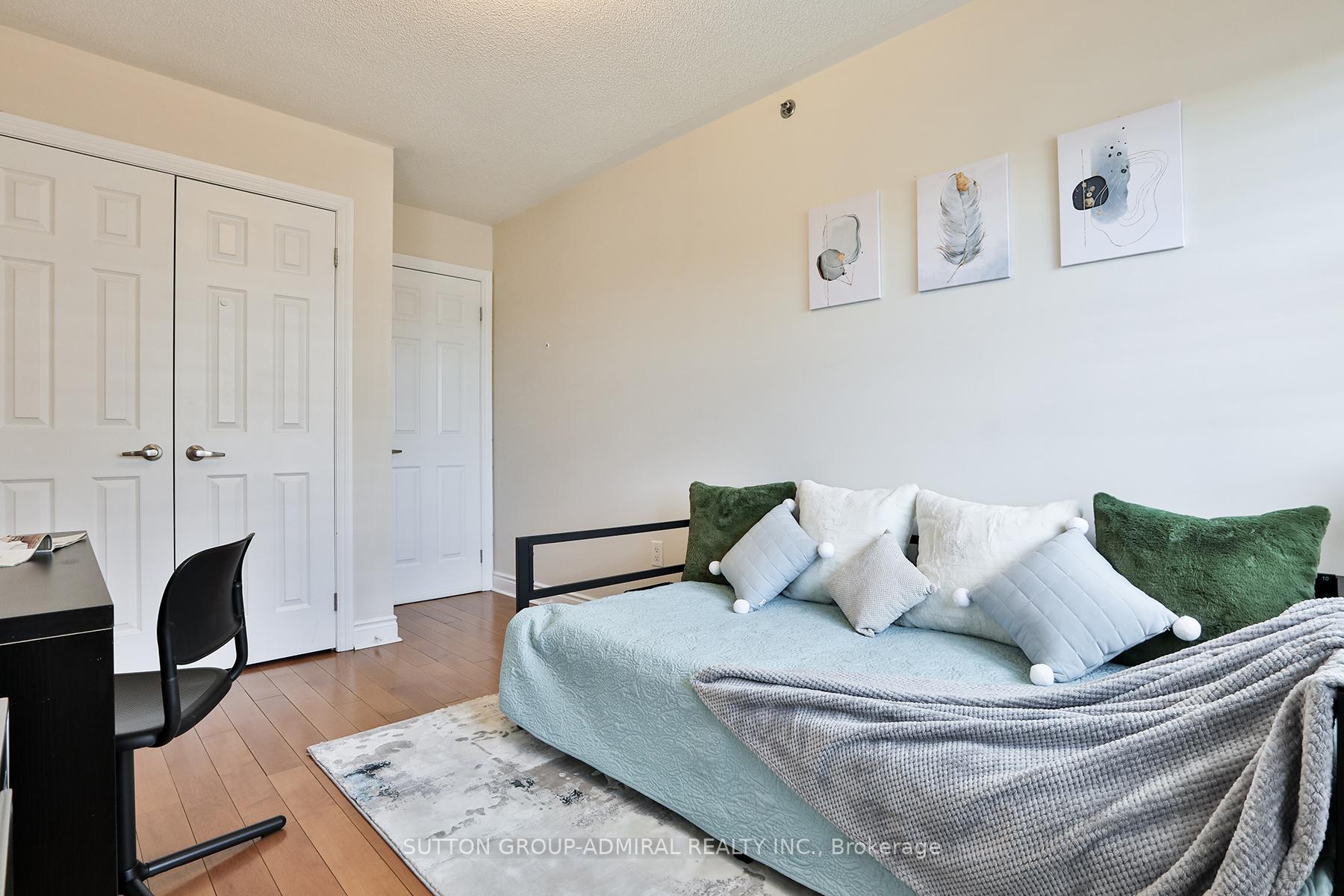 3 Bedrooms Condo at 8 Brighton, Vaughan For sale