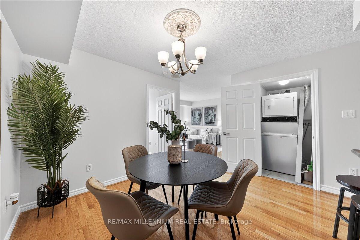 2 Bedrooms Condo at 125 Omni, Toronto For sale